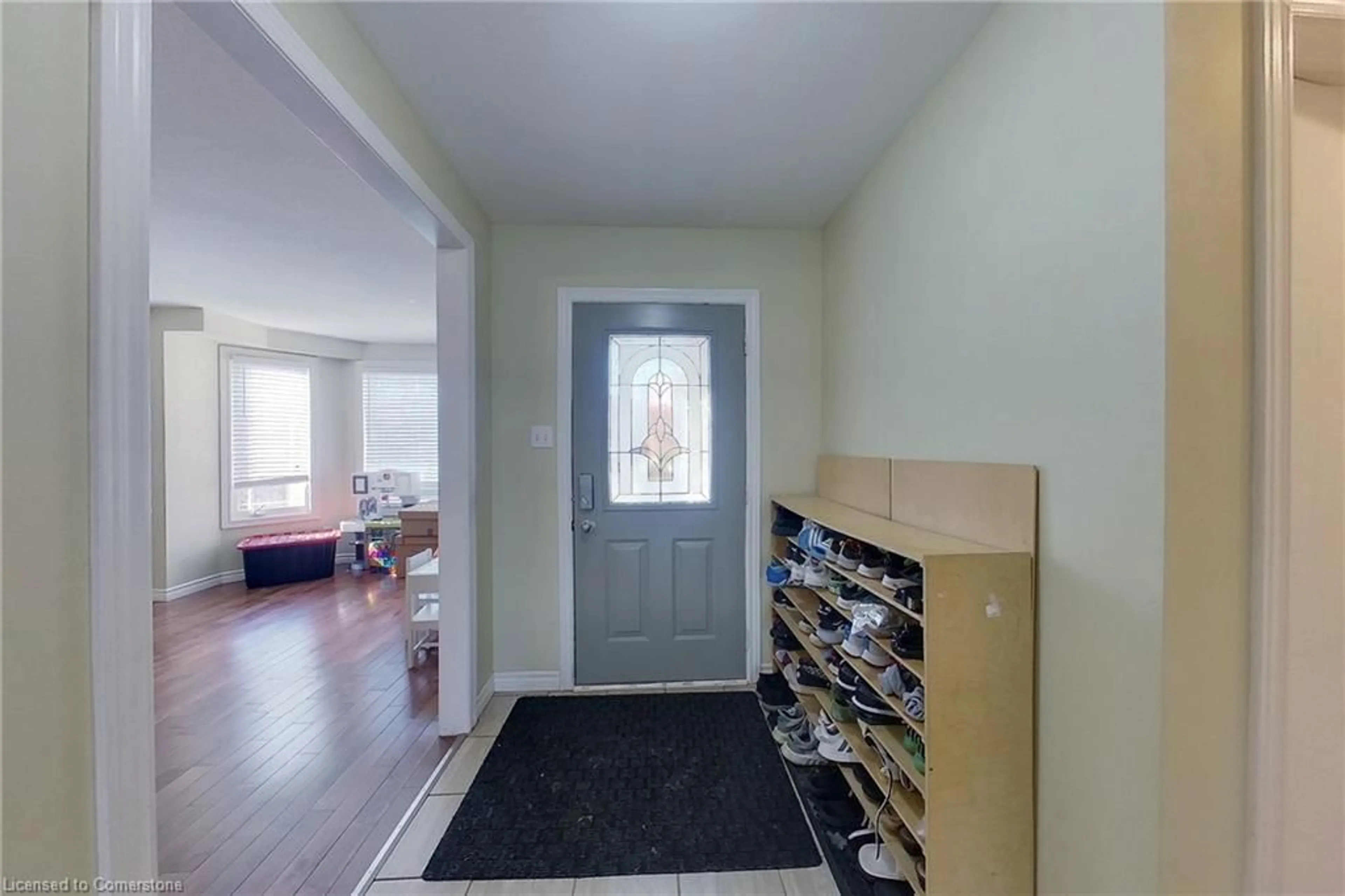 Indoor entryway for 90 Deerpath Dr, Guelph Ontario N1K 1V3