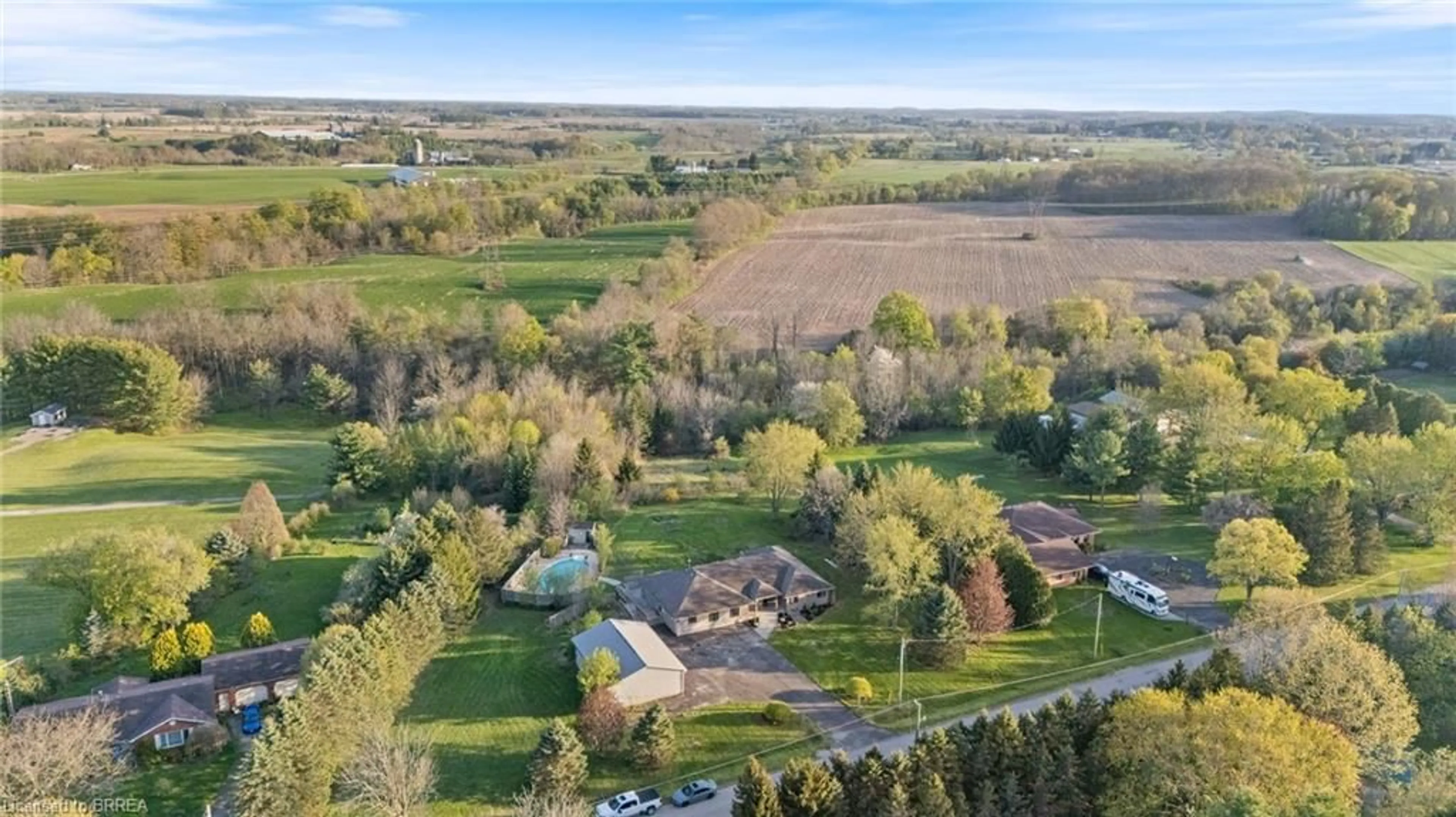 A pic from outside/outdoor area/front of a property/back of a property/a pic from drone, water/lake/river/ocean view for 37 River Rd, Brantford Ontario N3R 0C1
