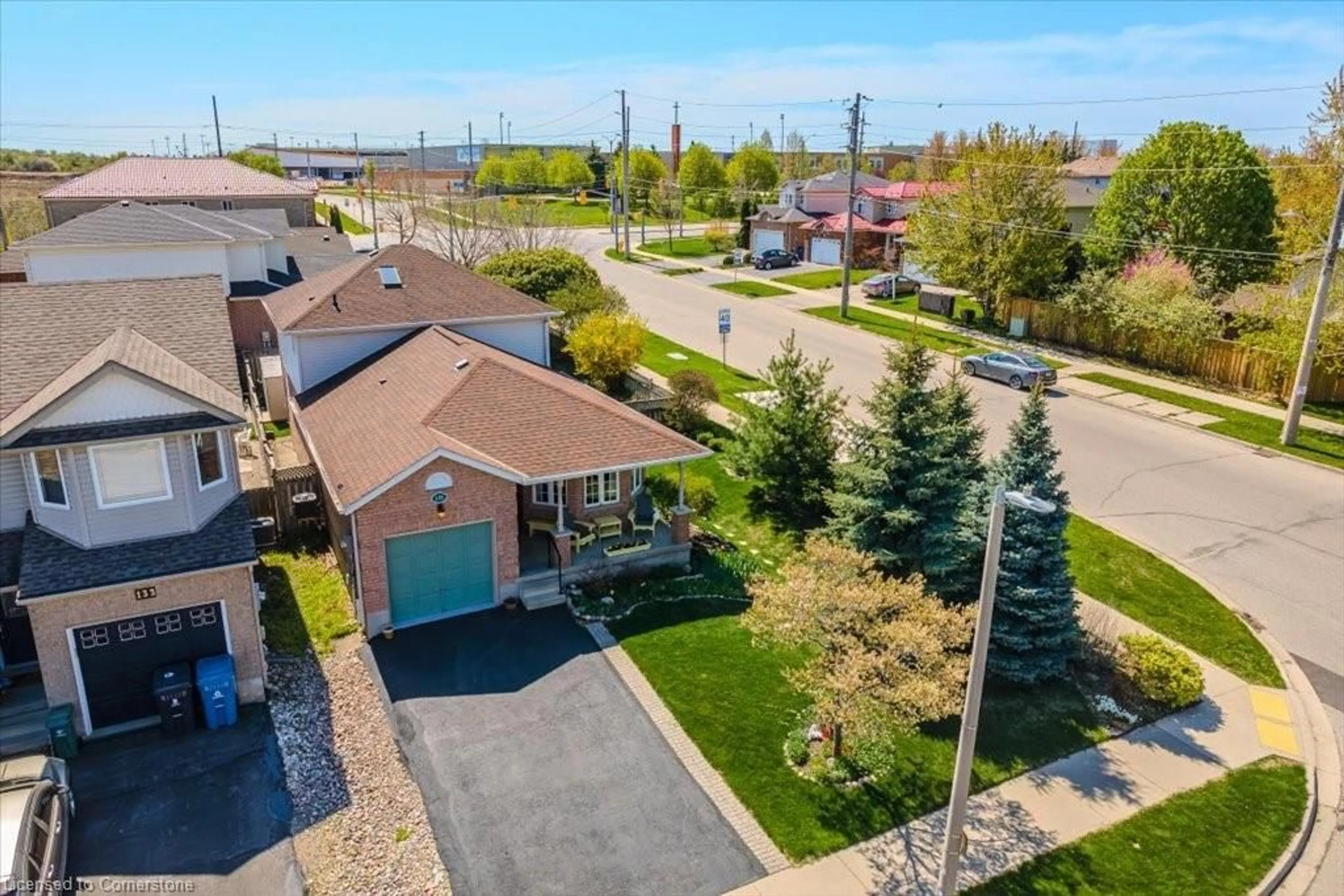 A pic from outside/outdoor area/front of a property/back of a property/a pic from drone, street for 135 Doyle Dr, Guelph Ontario N1G 5B4