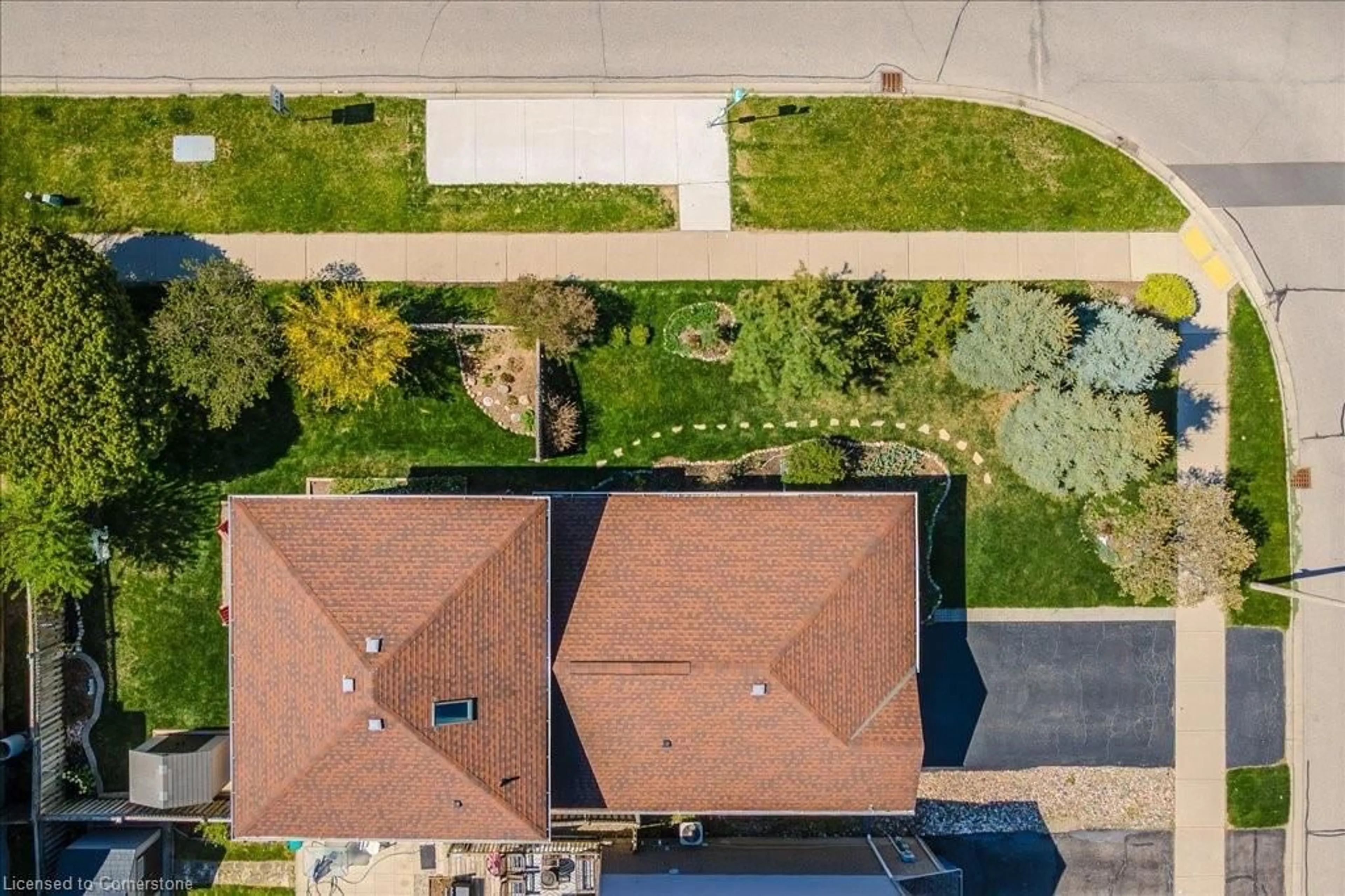 A pic from outside/outdoor area/front of a property/back of a property/a pic from drone, street for 135 Doyle Dr, Guelph Ontario N1G 5B4