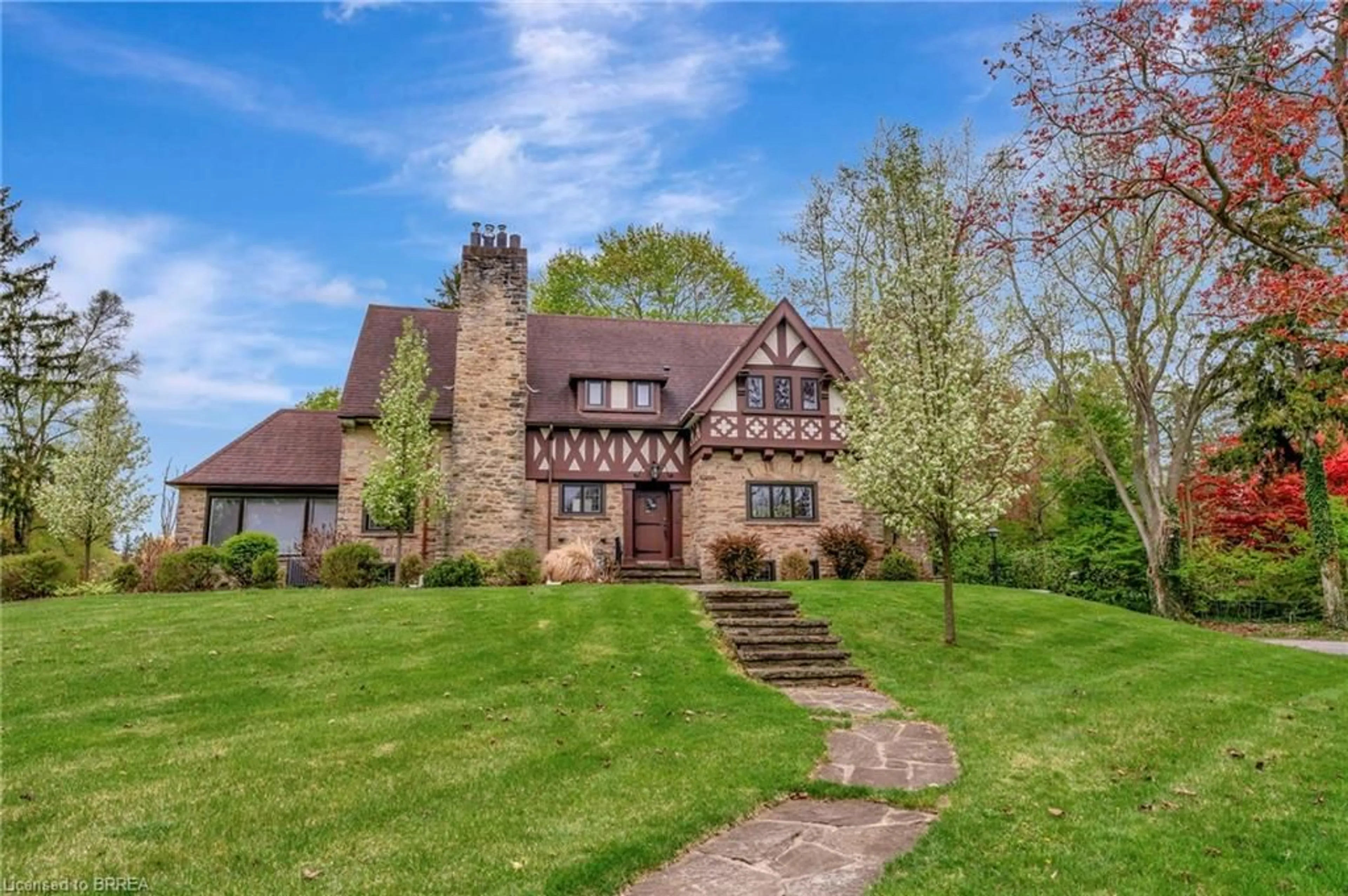 Home with brick exterior material, unknown for 26 Evergreen Hill Rd, Simcoe Ontario N3Y 1B8
