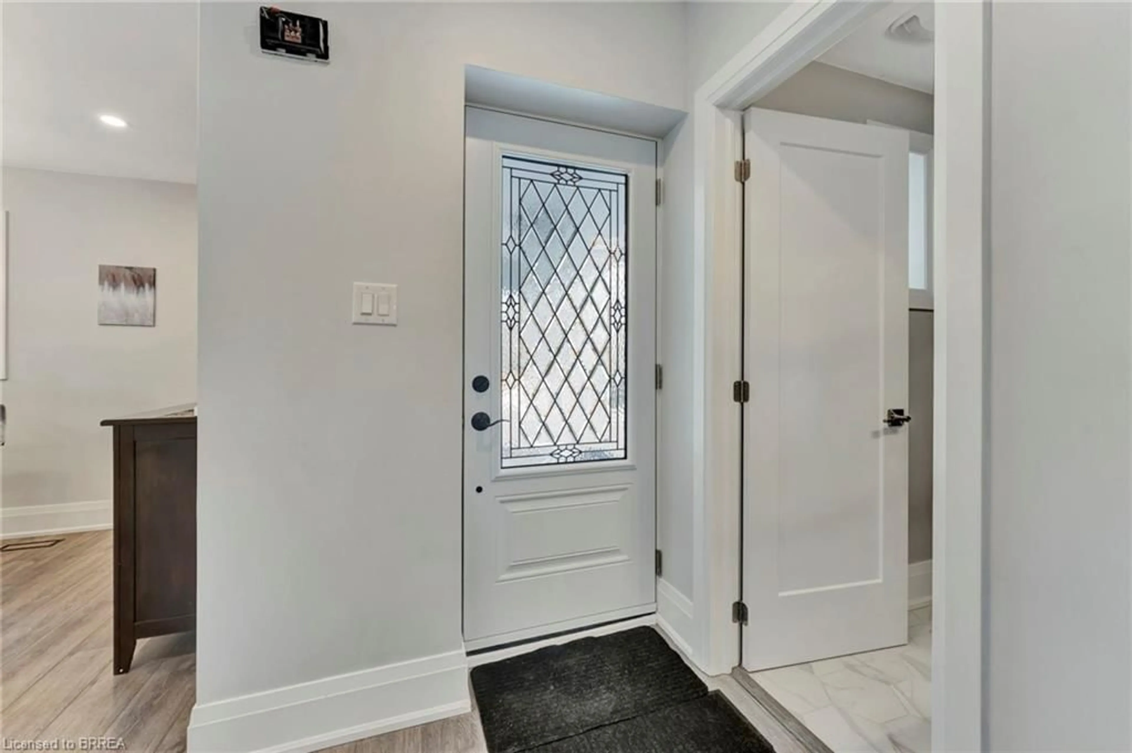 Indoor entryway for 26 Evergreen Hill Rd, Simcoe Ontario N3Y 1B8