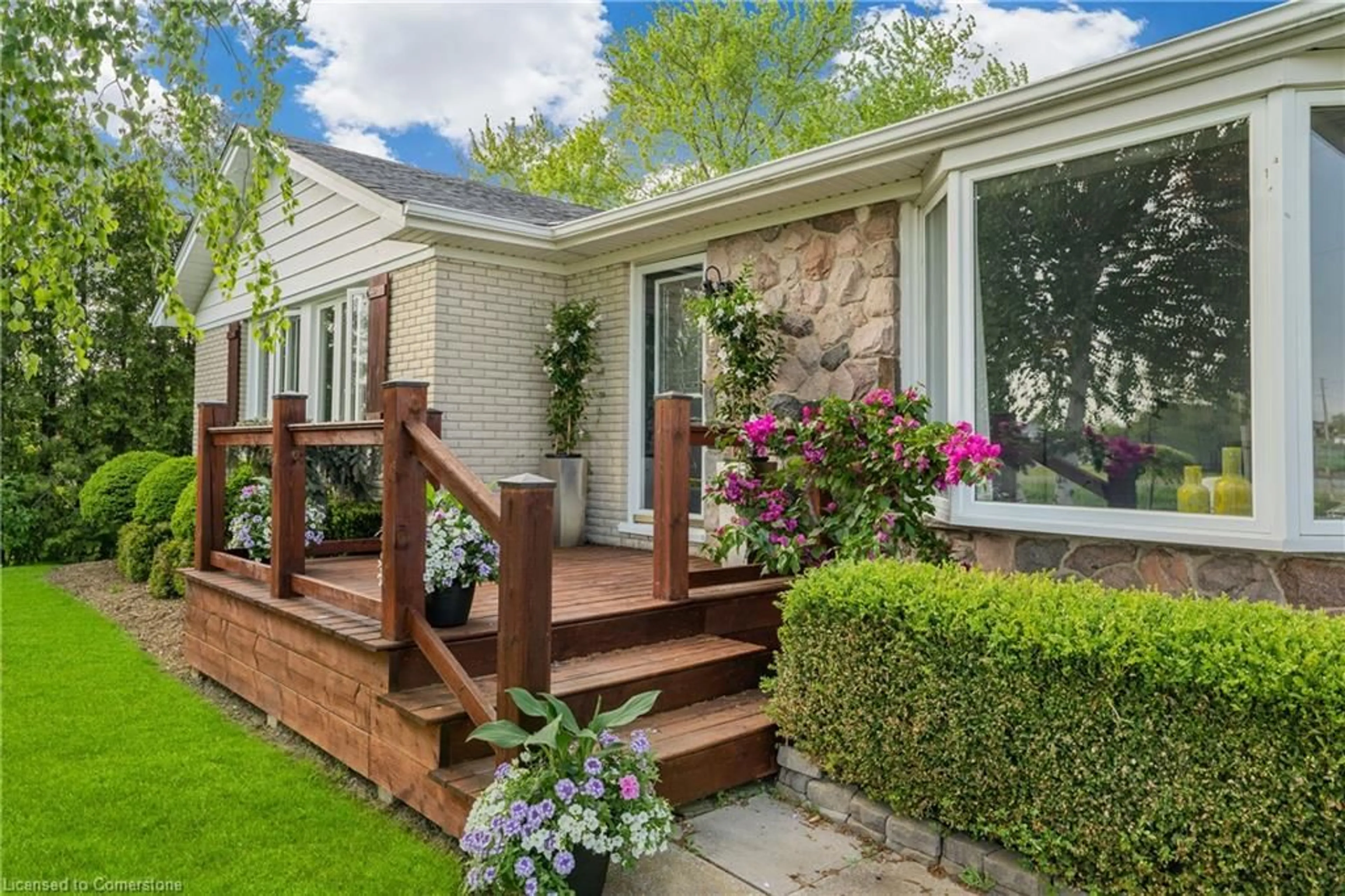 Home with vinyl exterior material, street for 174 Mud St, Grassie Ontario L0R 1M0