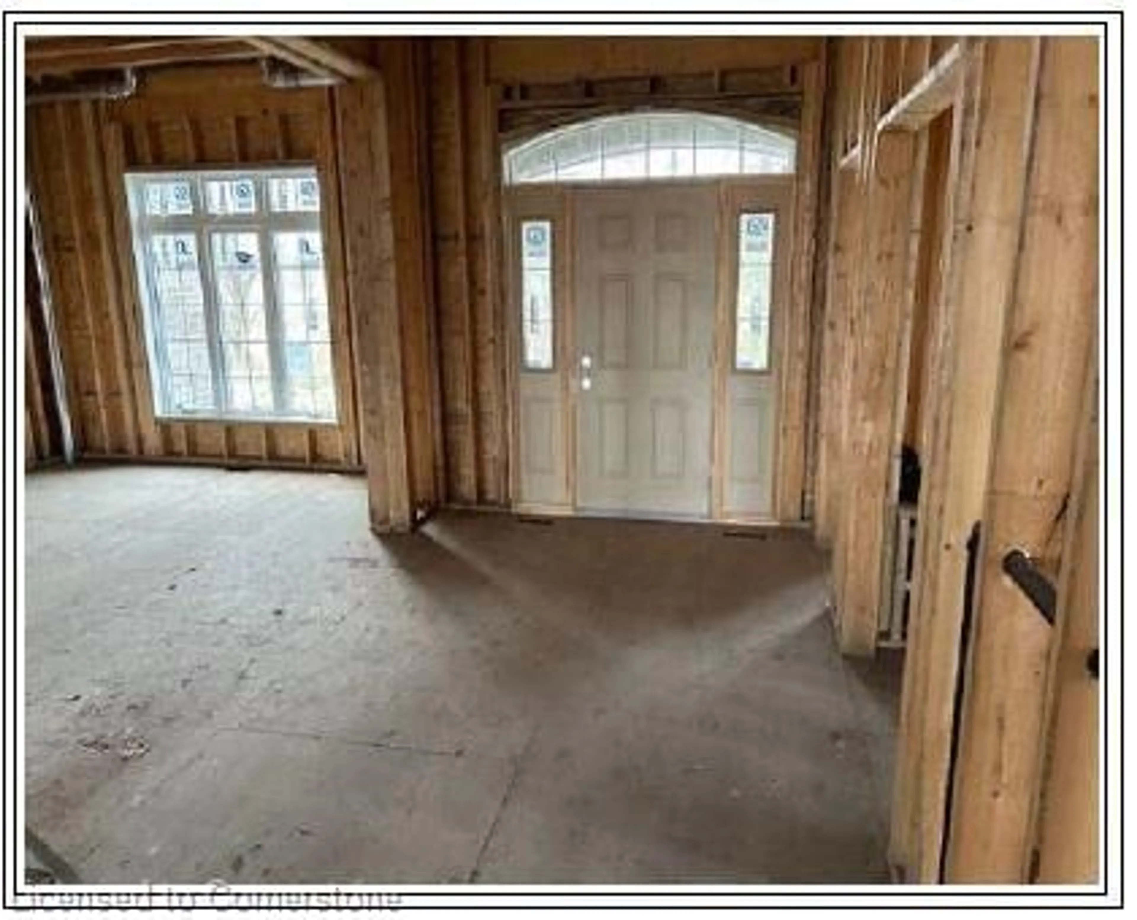 Indoor entryway for 6266 Chippewa Rd, Mount Hope Ontario L0R 1W0