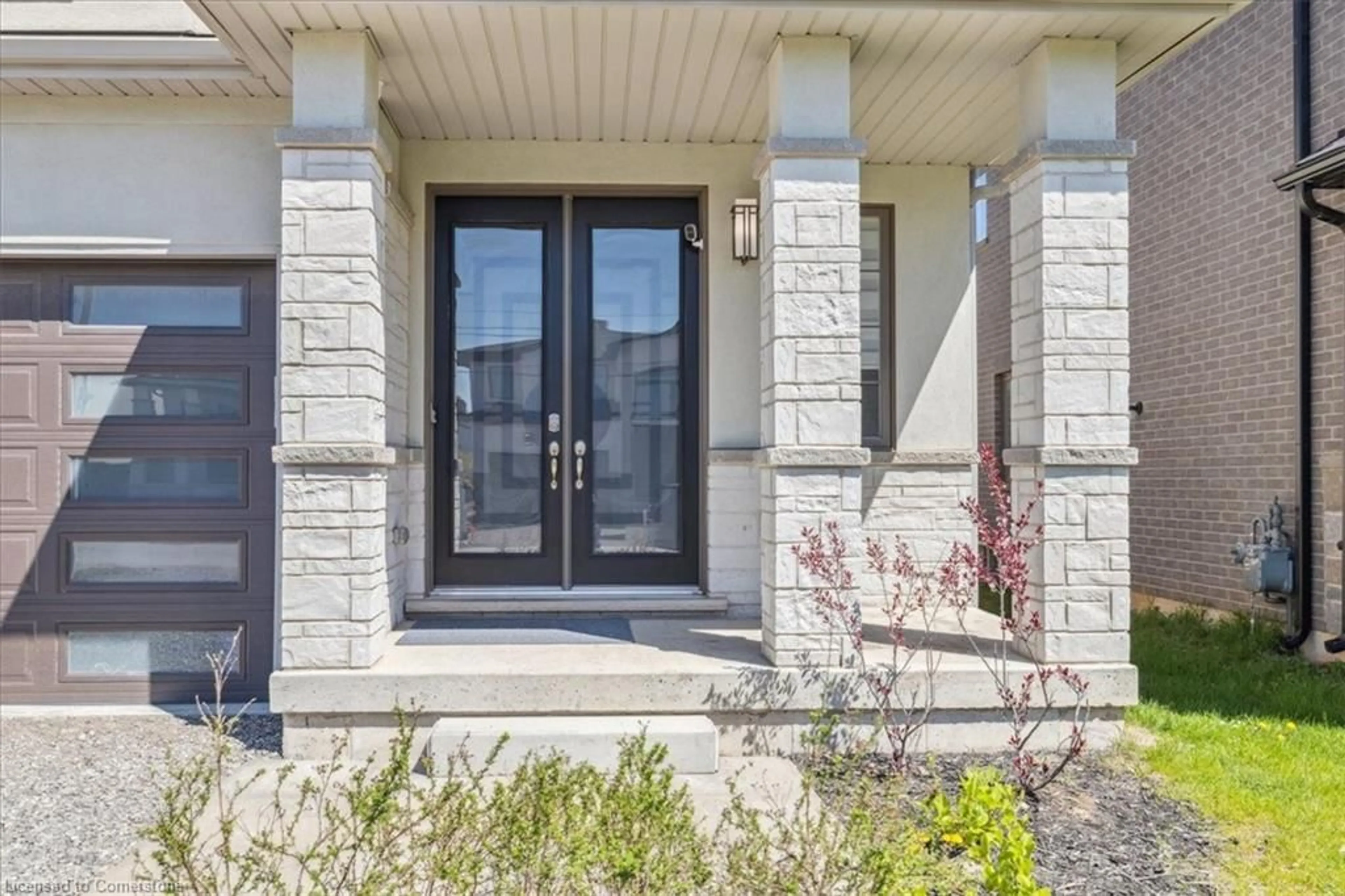 Indoor entryway for 29 Roselawn Ave, Ancaster Ontario L9G 0H9