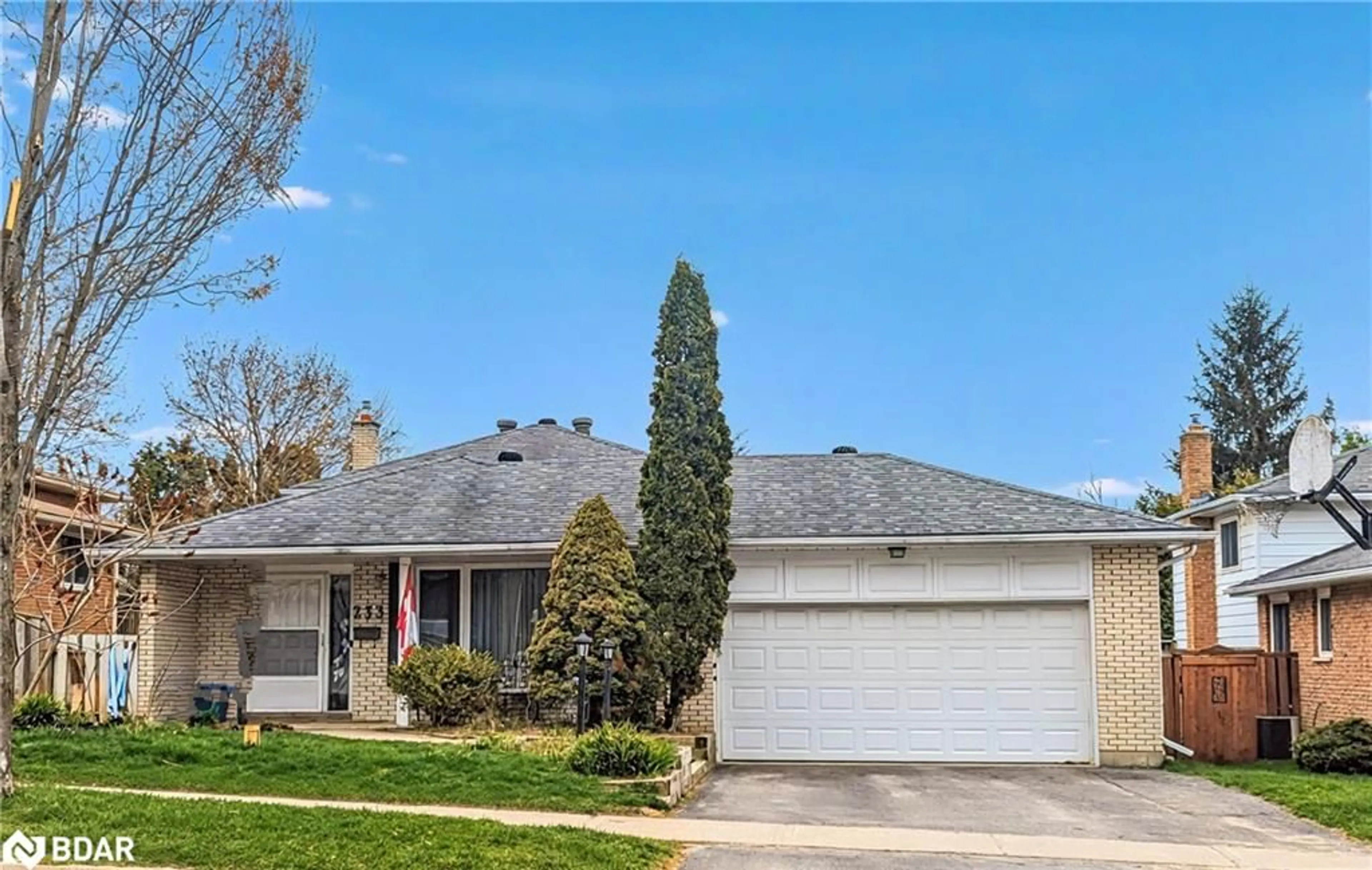 Home with vinyl exterior material, street for 233 Rose St, Barrie Ontario L4M 2V3