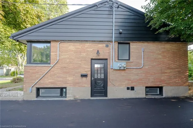 Additional property image - 39 Westminster Ave Unit Lower