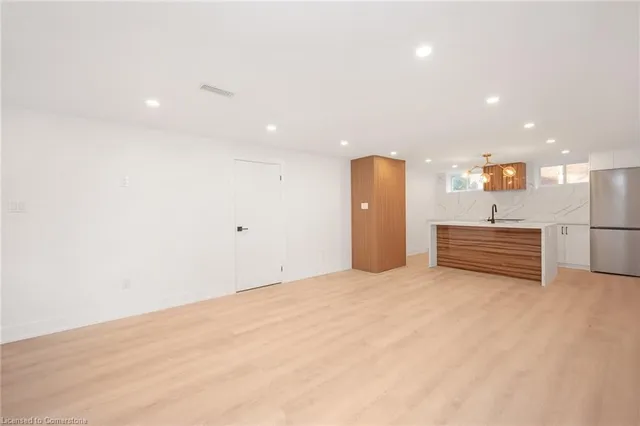 Additional property image - 39 Westminster Ave Unit Lower
