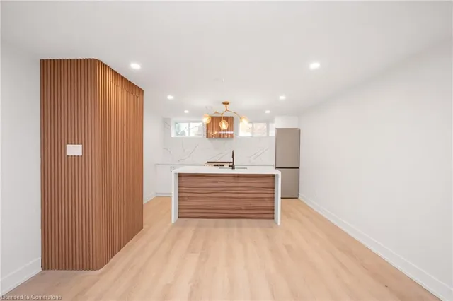Additional property image - 39 Westminster Ave Unit Lower