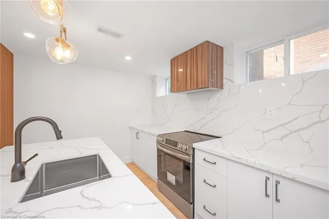 Additional property image - 39 Westminster Ave Unit Lower