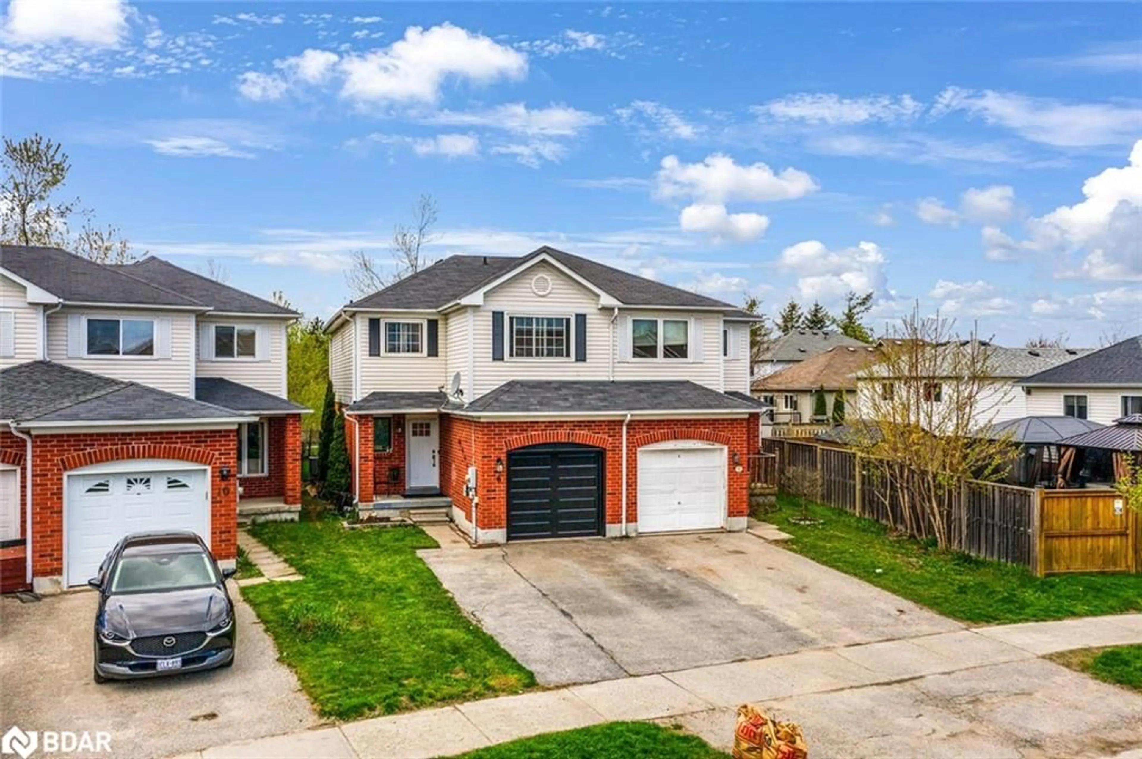 Unknown for 8 Pickett Cres, Barrie Ontario L4N 8B8