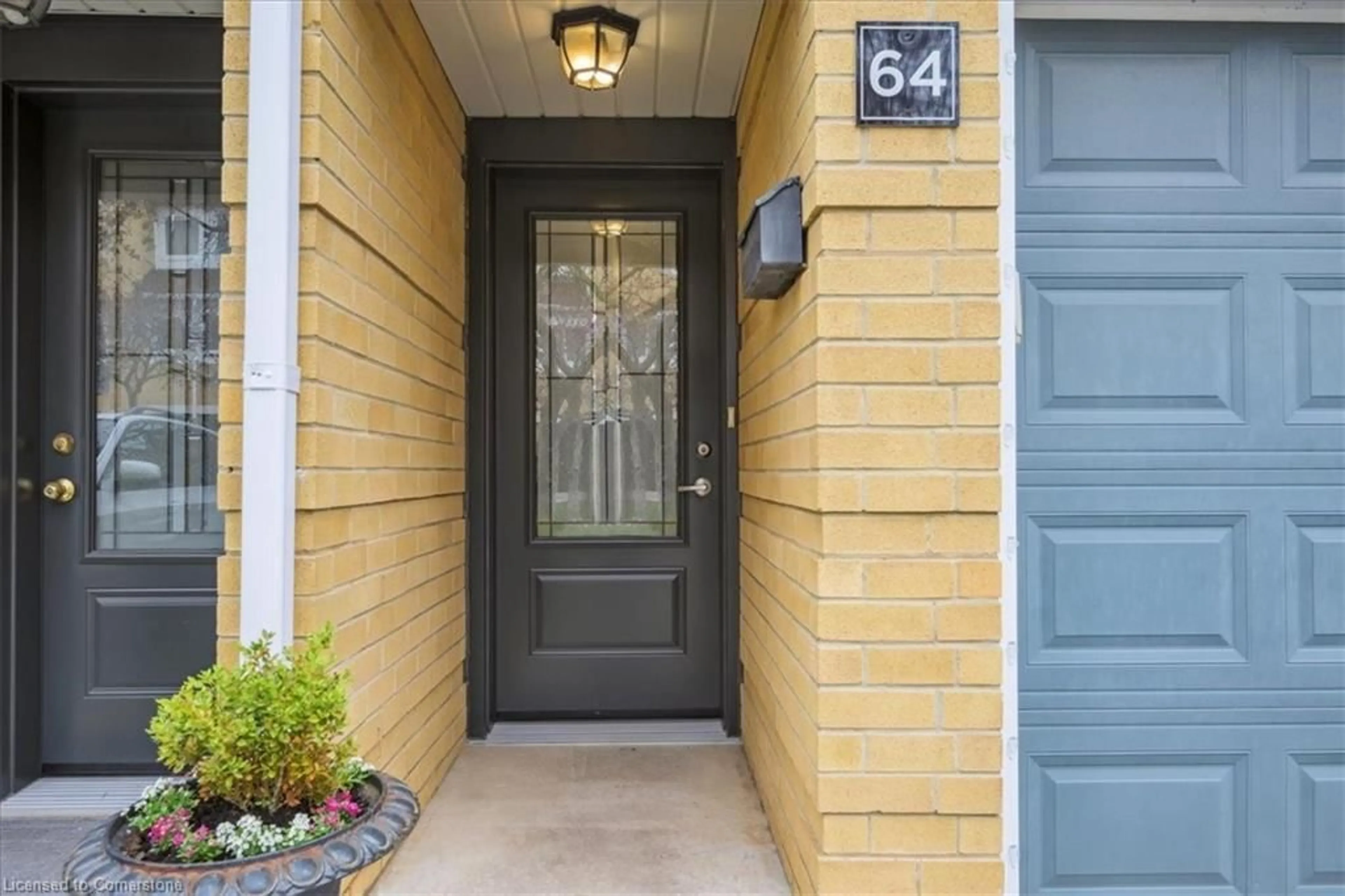 Indoor entryway for 2300 Brays Lane #64, Oakville Ontario L6M 3J9
