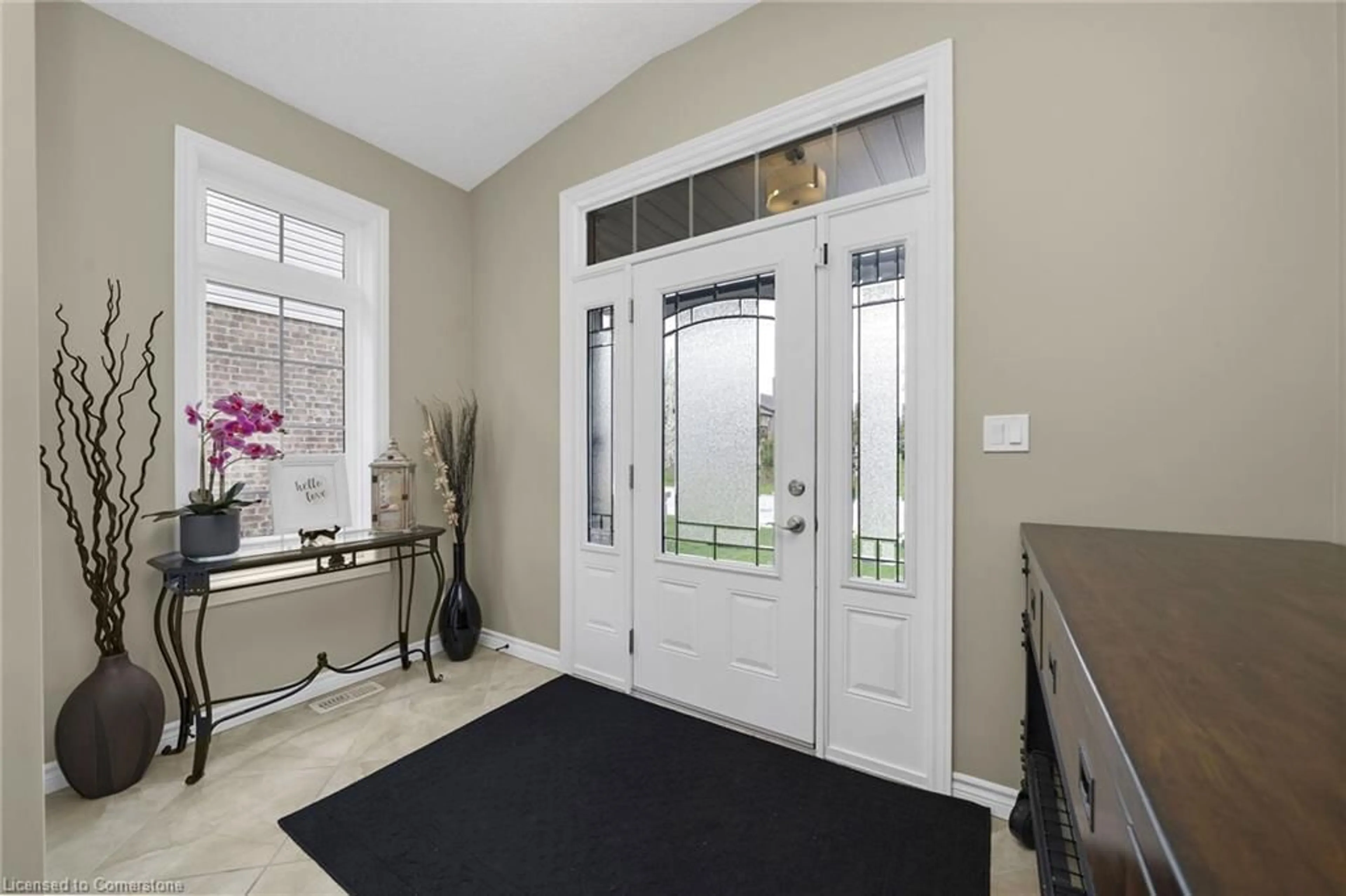 Indoor entryway for 228 Sammon Dr, Rockwood Ontario N0B 2K0