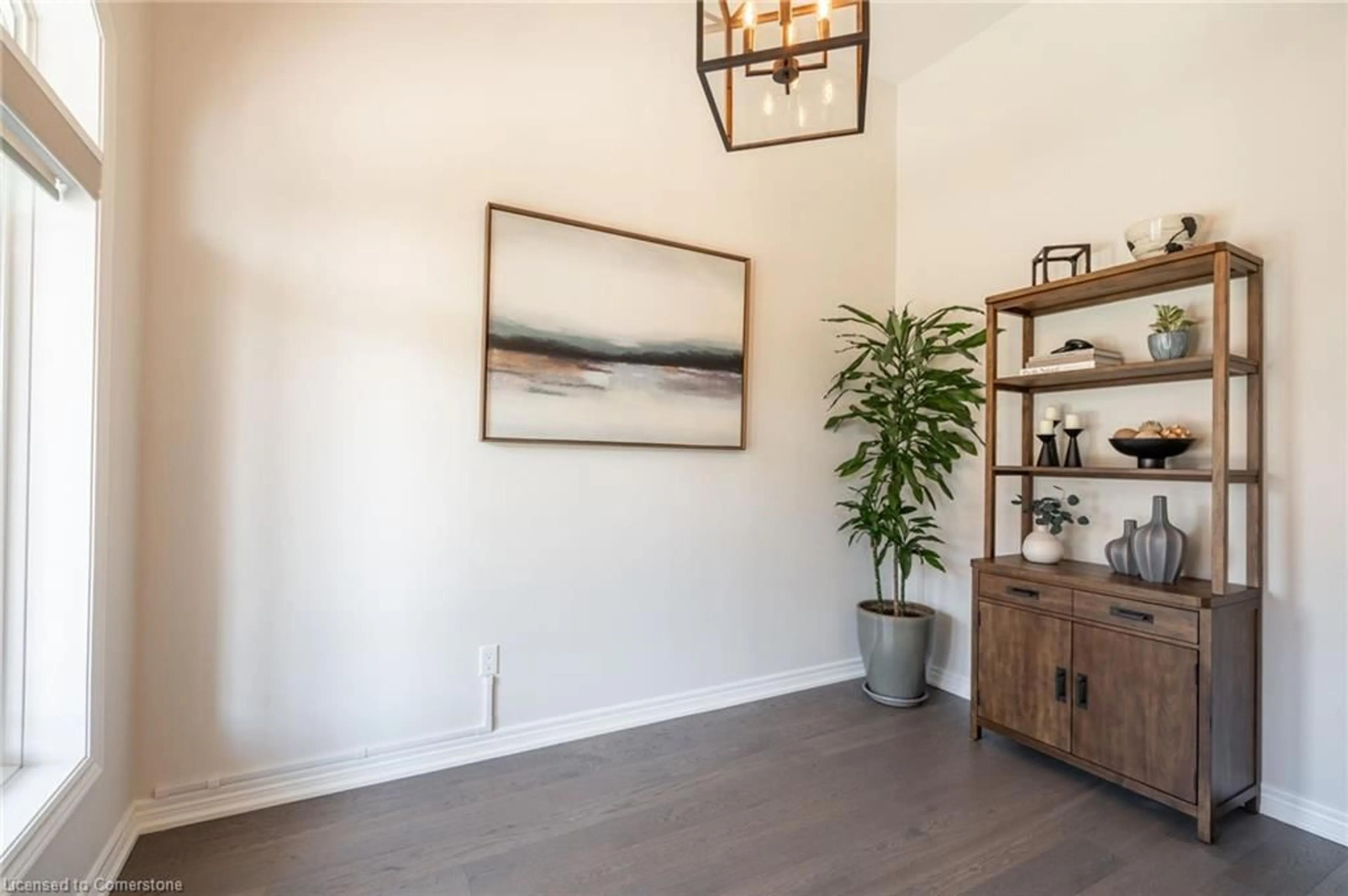 Indoor entryway for 5056 New St #10, Burlington Ontario L7L 1V1