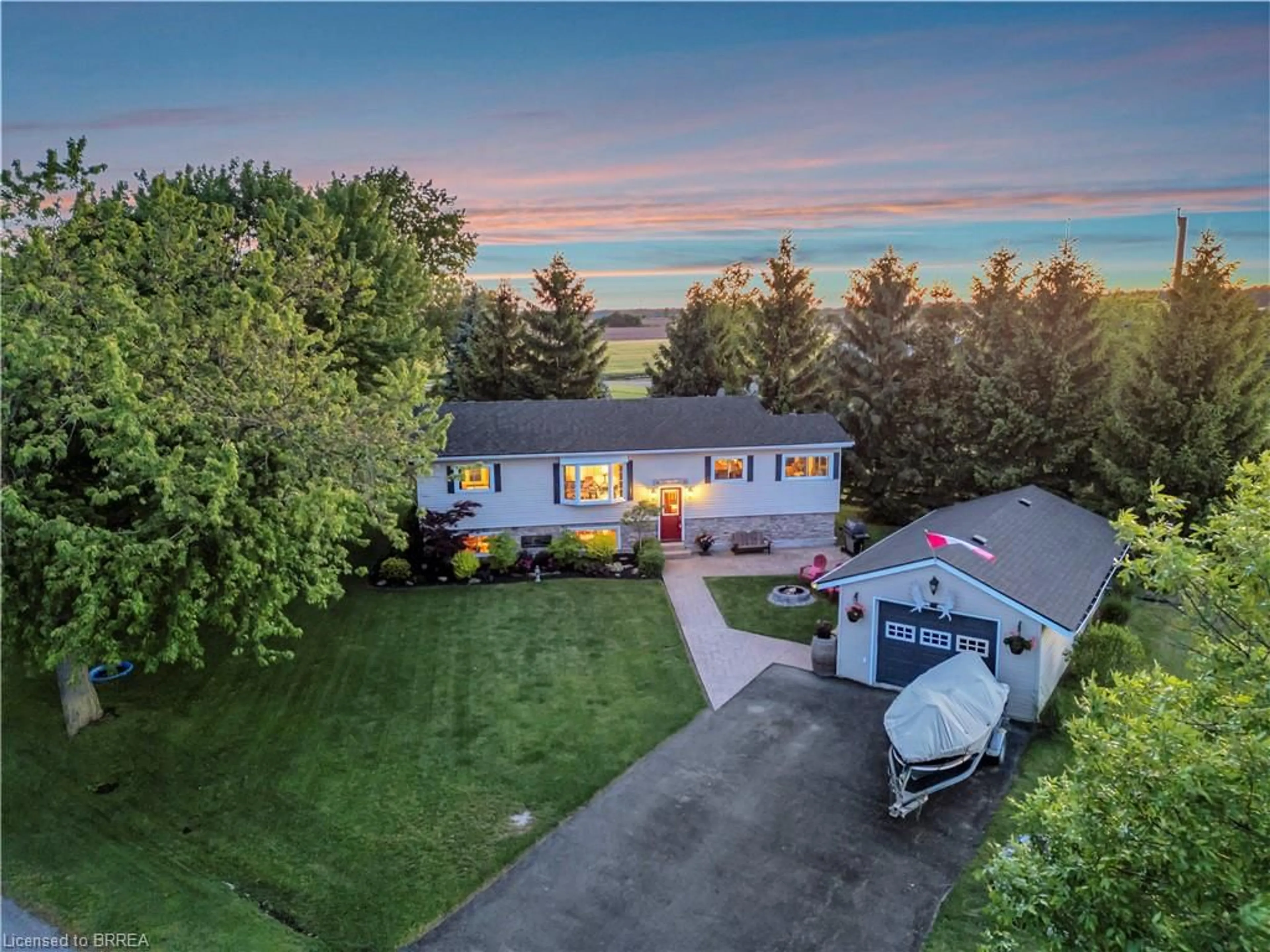 A pic from outside/outdoor area/front of a property/back of a property/a pic from drone, water/lake/river/ocean view for 1697 Lakeshore Rd, Selkirk Ontario N0A 1P0