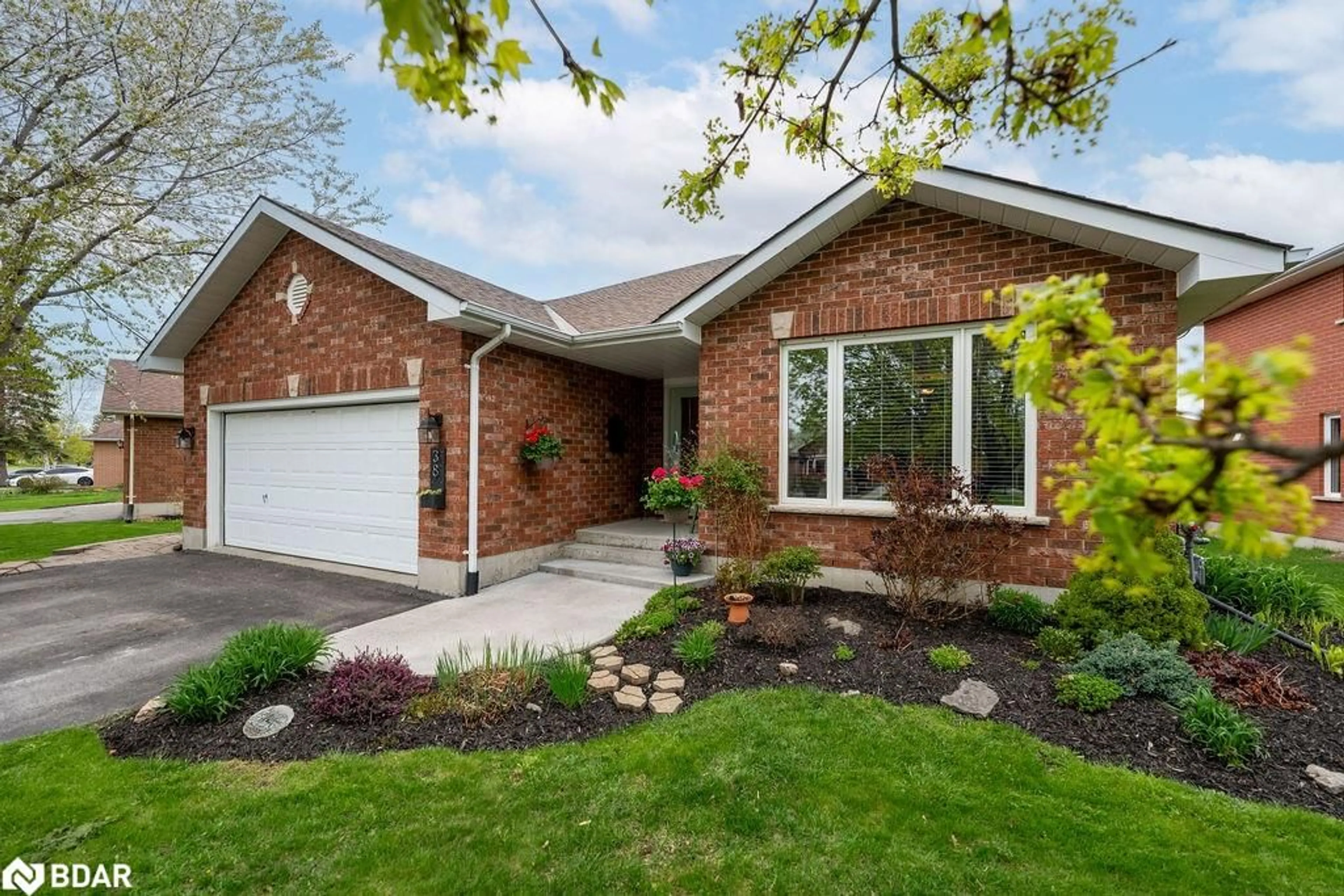 Home with brick exterior material, street for 38 Oak Ridge Blvd, Belleville Ontario K8N 5W1