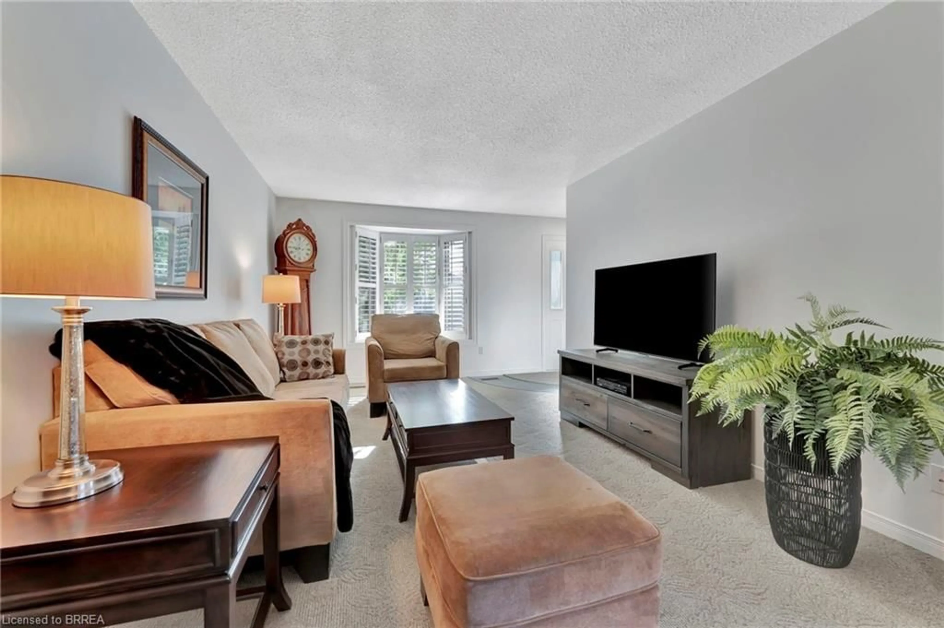 Living room with furniture, unknown for 67 Ivanhoe Rd, Brantford Ontario N3R 6V3