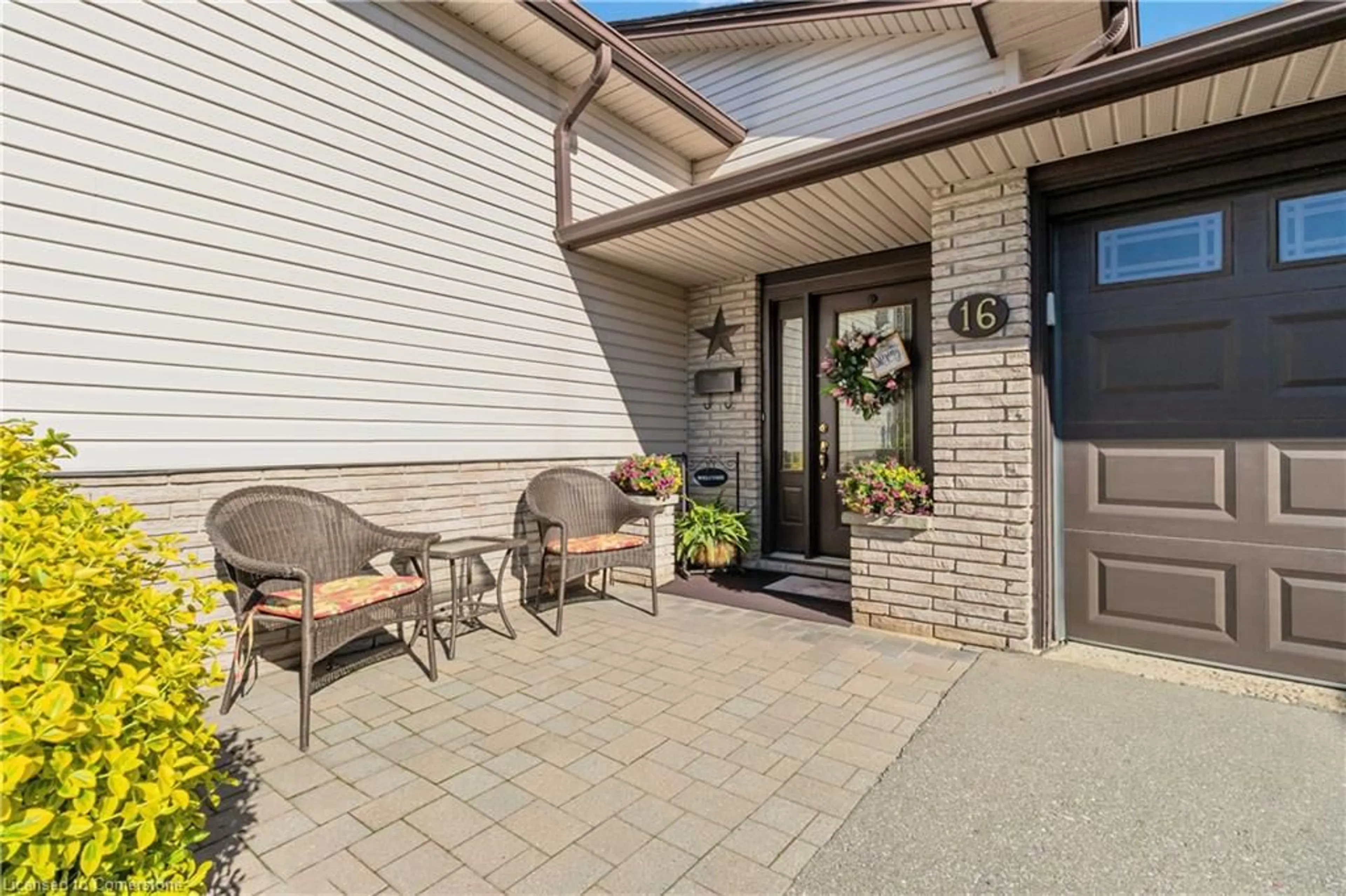Patio, street for 16 Nashua Dr, Brantford Ontario N3P 1K9