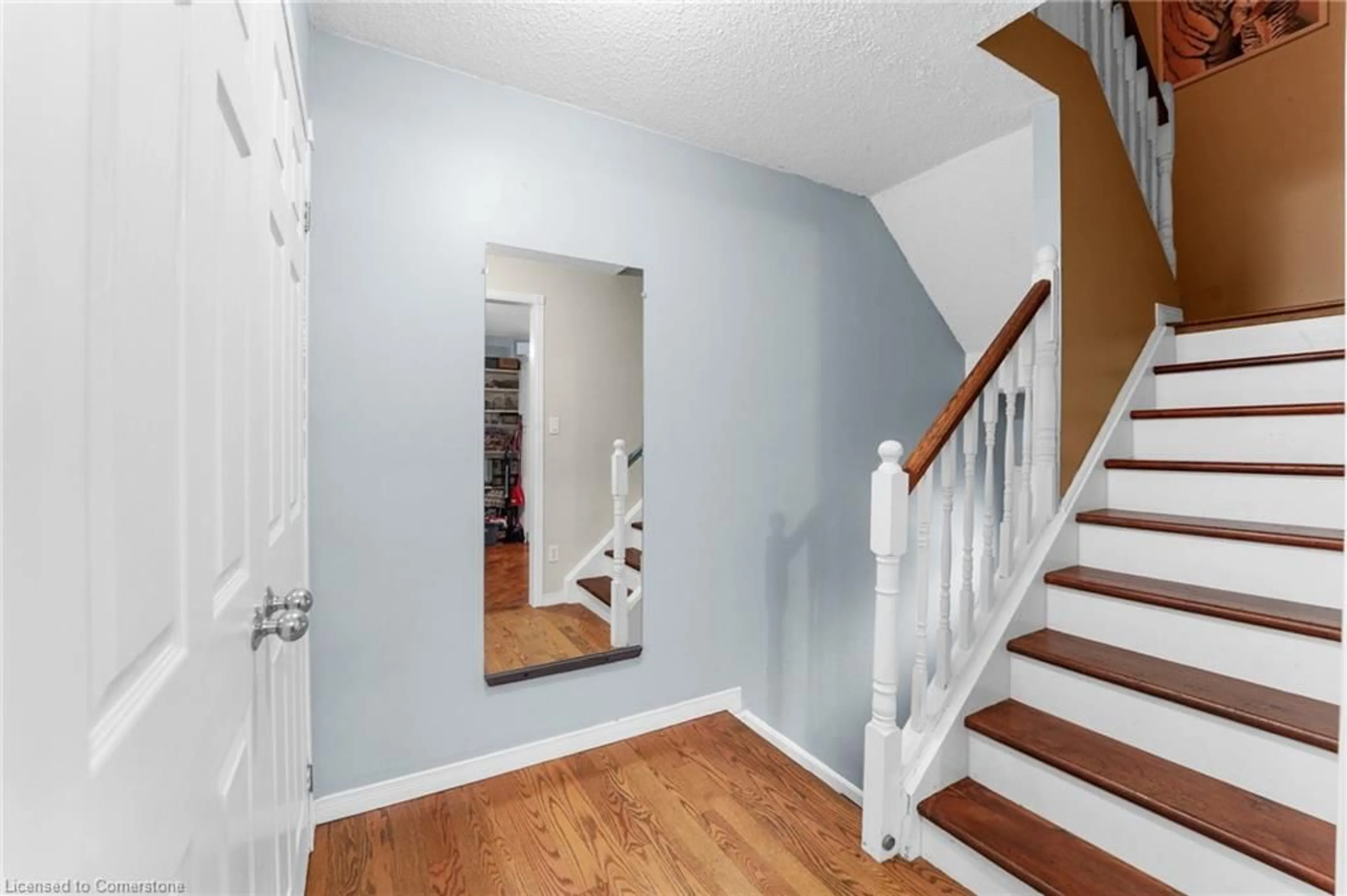 Indoor entryway for 79 Fonthill Rd, Hamilton Ontario L9C 6T1
