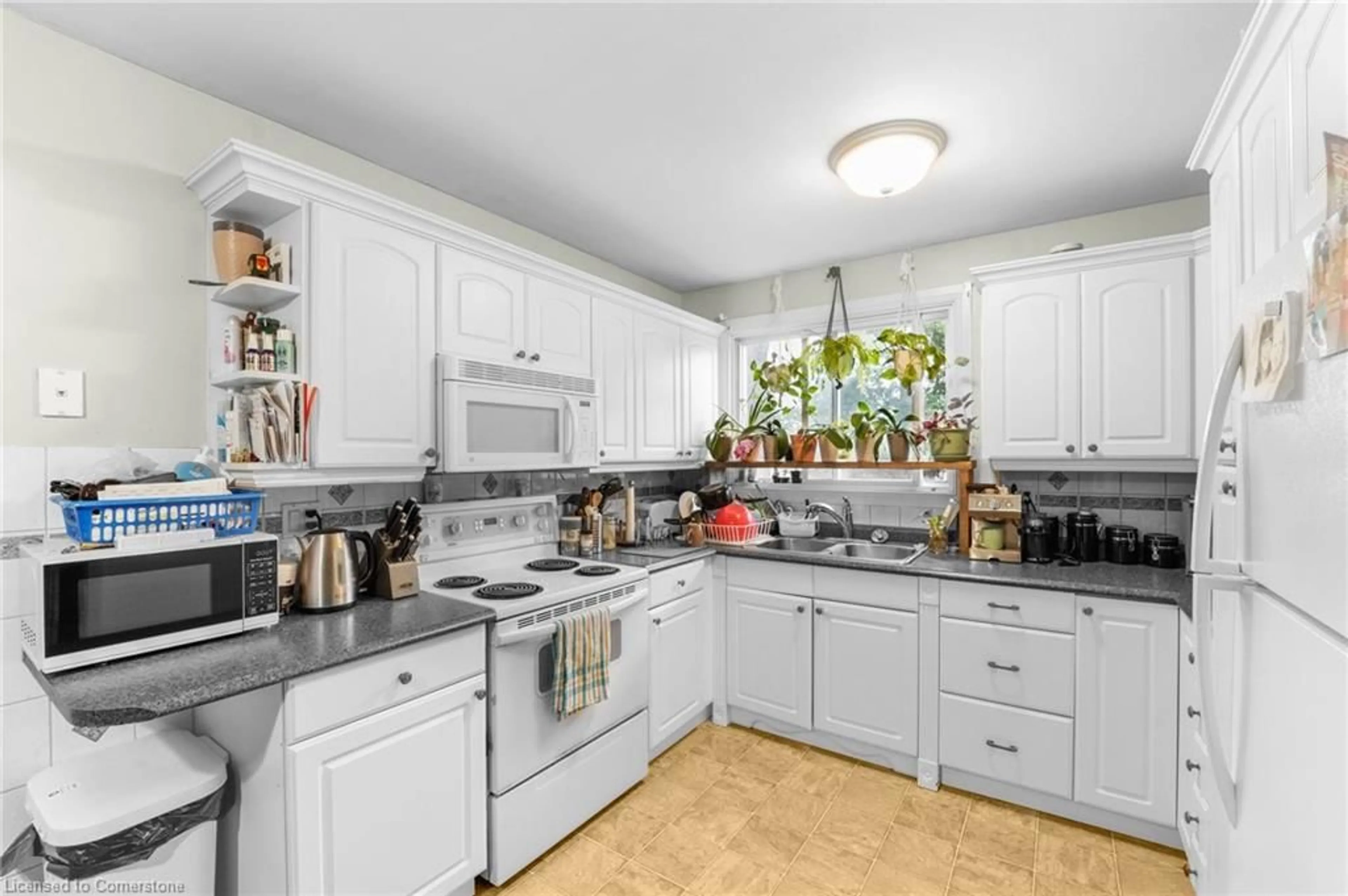 Standard kitchen, ceramic/tile floor for 79 Fonthill Rd, Hamilton Ontario L9C 6T1