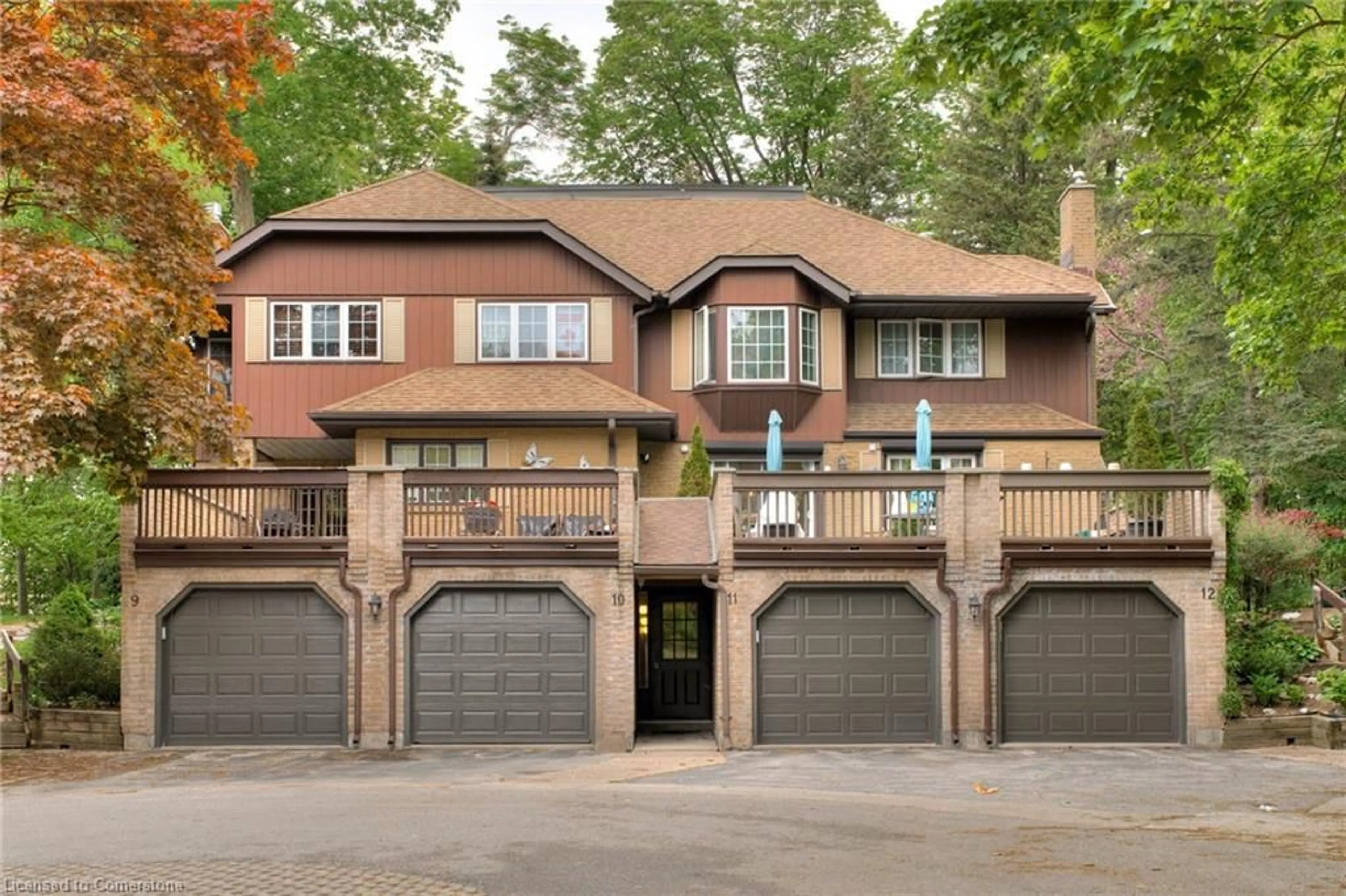 Home with brick exterior material, street for 250 Kingswood Dr #10, Kitchener Ontario N2E 2K2