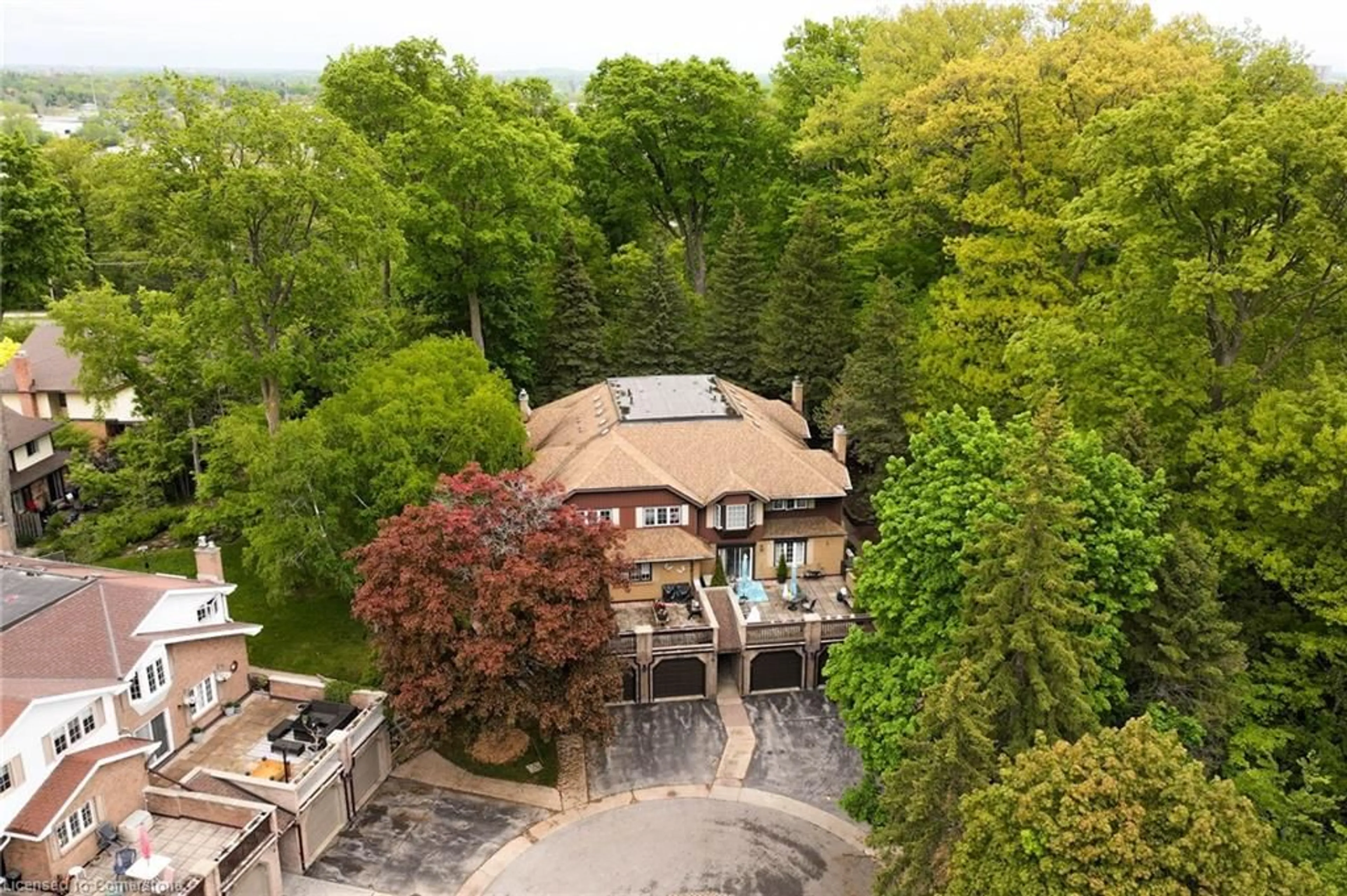 A pic from outside/outdoor area/front of a property/back of a property/a pic from drone, unknown for 250 Kingswood Dr #10, Kitchener Ontario N2E 2K2