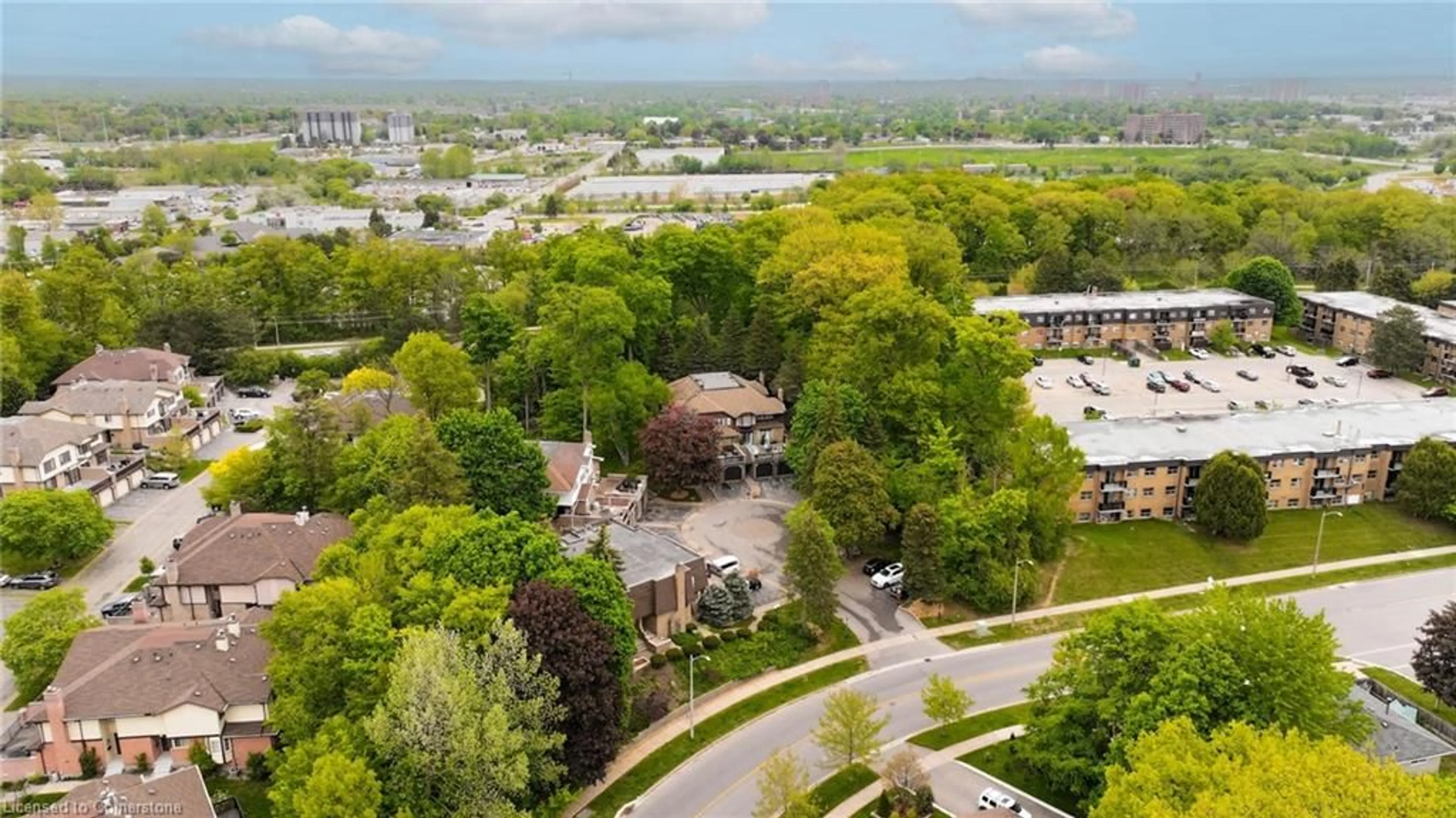 A pic from outside/outdoor area/front of a property/back of a property/a pic from drone, unknown for 250 Kingswood Dr #10, Kitchener Ontario N2E 2K2