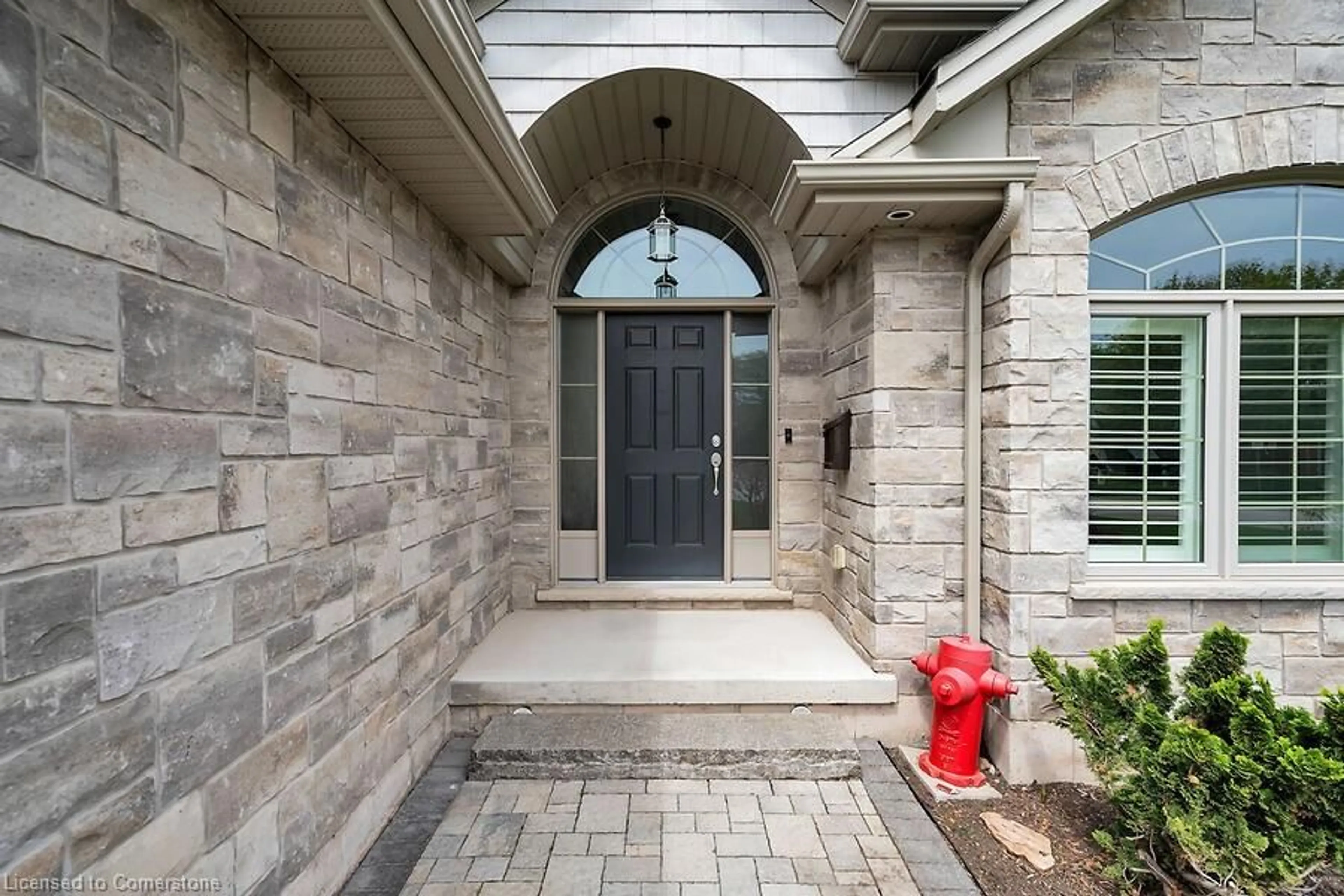 Indoor entryway for 5151 Meadowood Lane, Beamsville Ontario L3J 0J8
