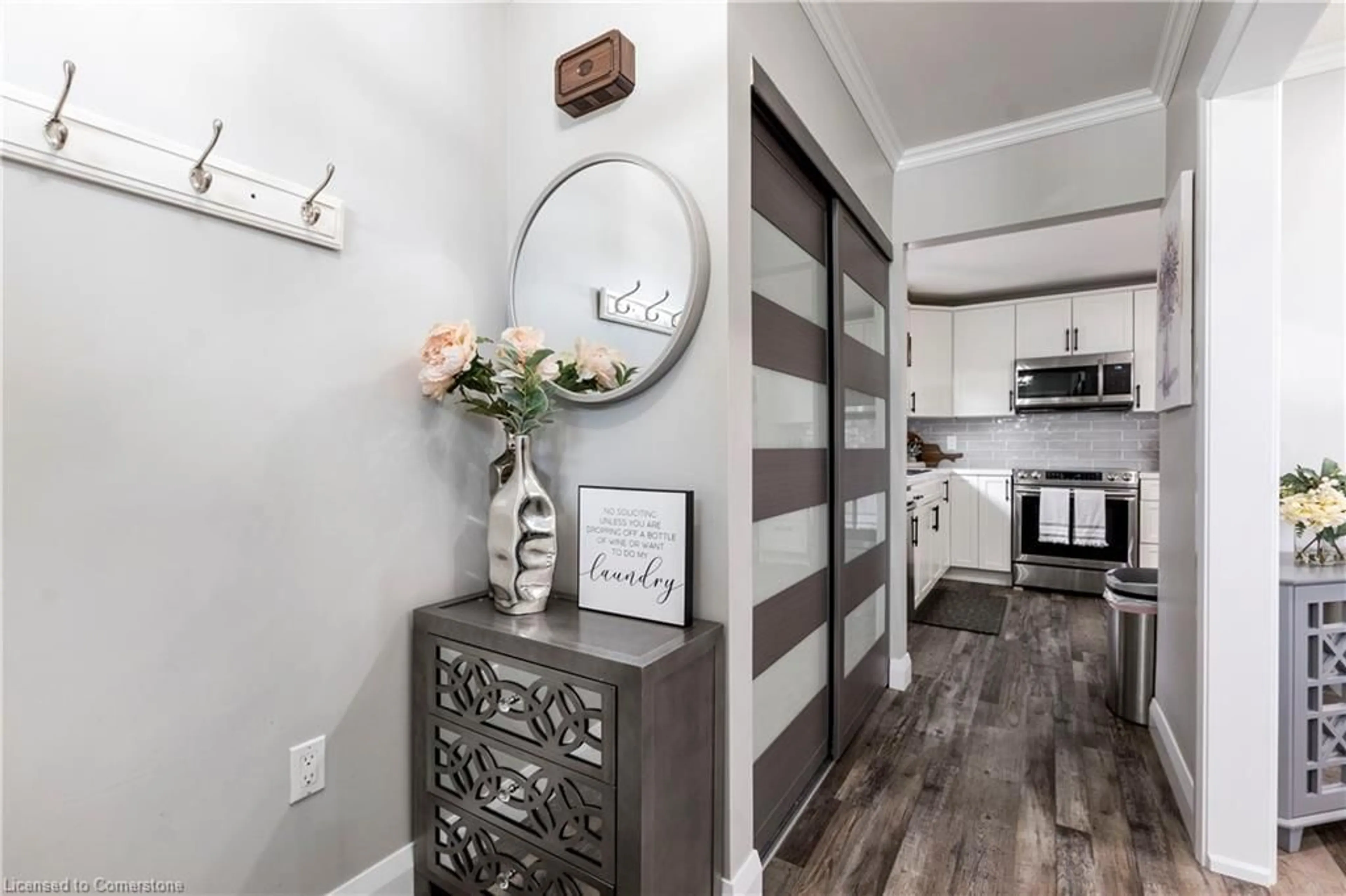 Indoor entryway for 1312 Michael Cres, Cambridge Ontario N3H 2P8