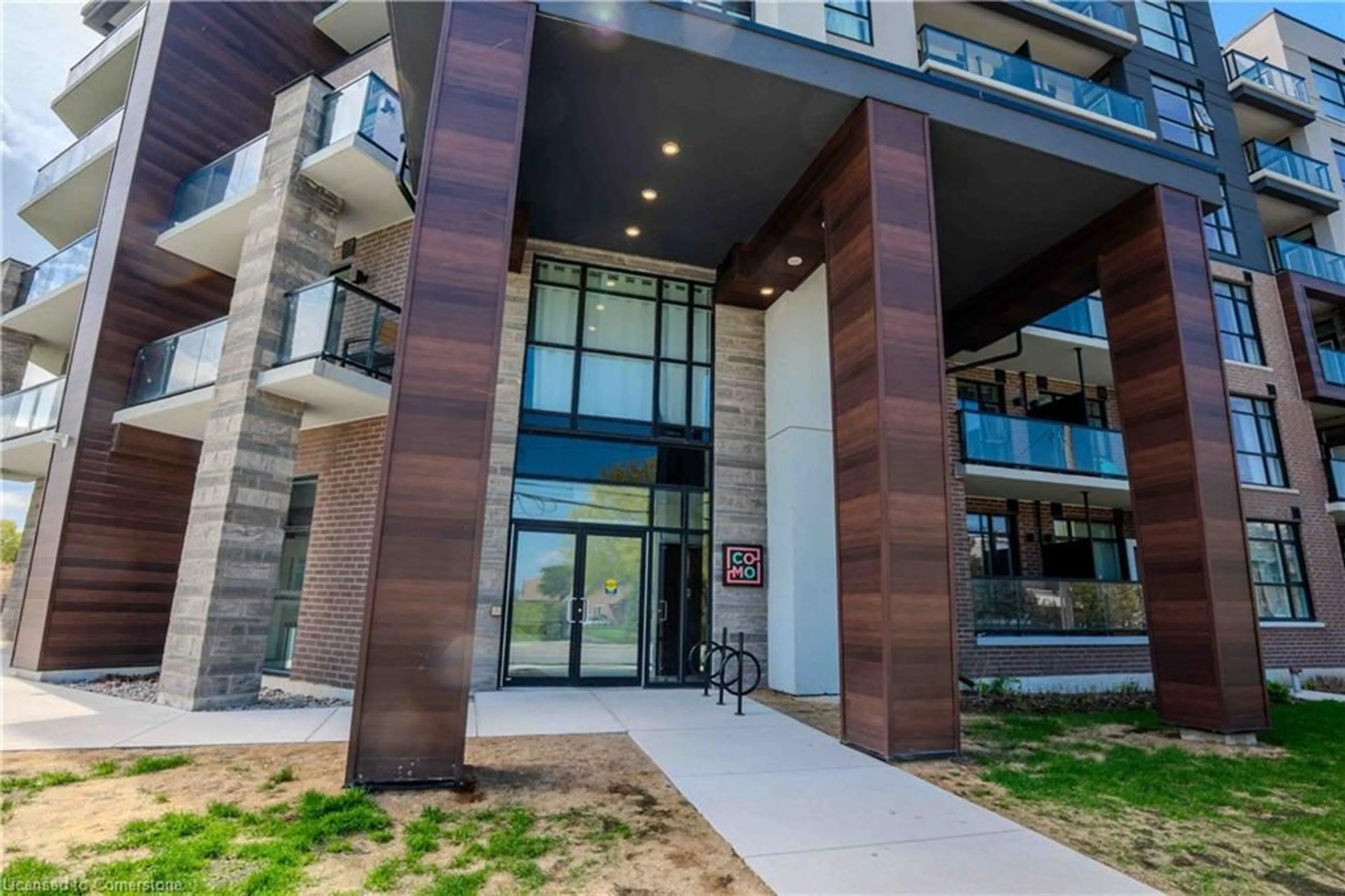Indoor foyer for 600 North Service Rd #202, Stoney Creek Ontario L8E 5A6