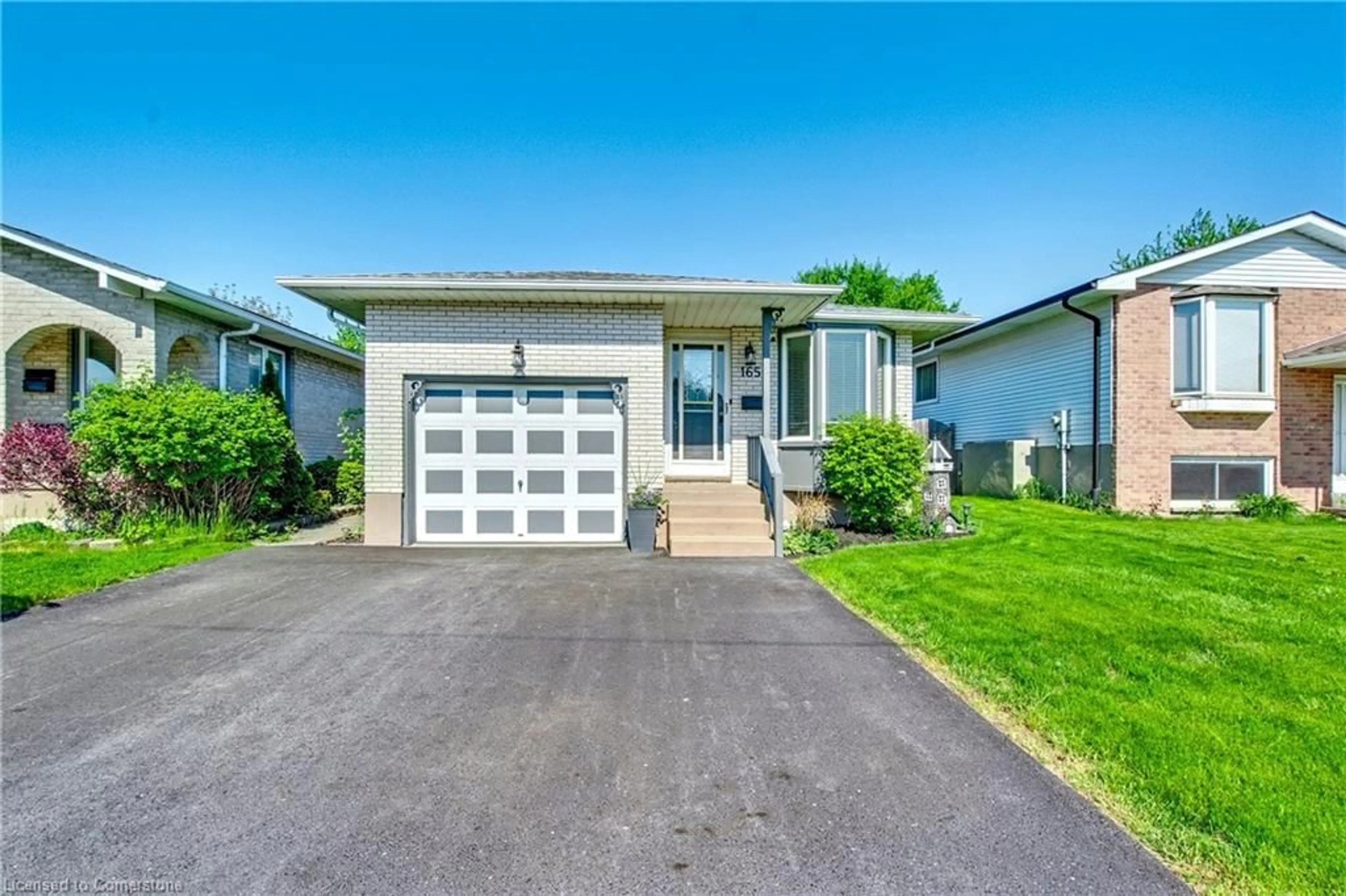 Home with vinyl exterior material, street for 165 Woodrow St, St. Catharines Ontario L2P 3V8
