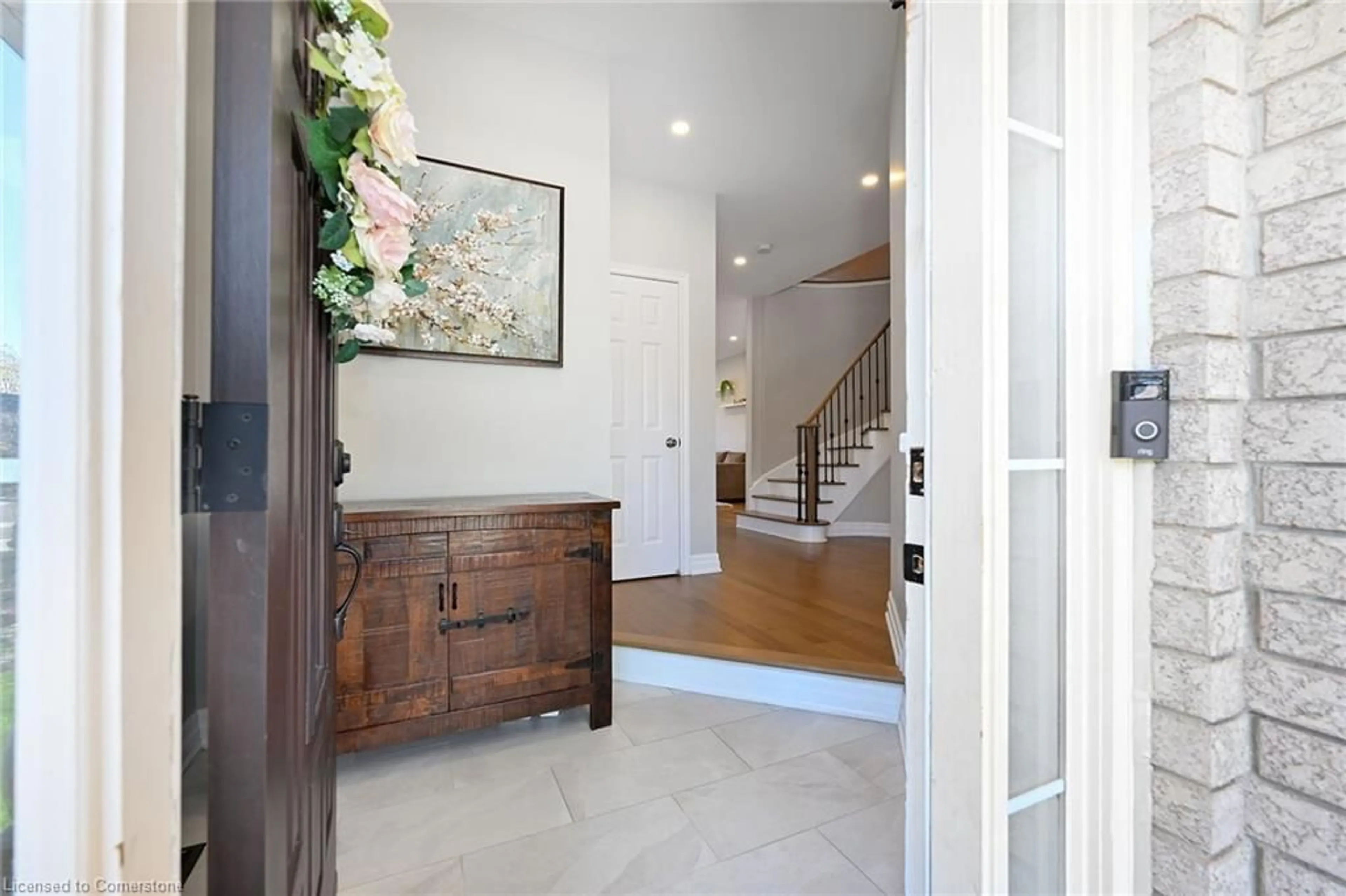 Indoor entryway for 5847 Terrapark Trail, Mississauga Ontario L5M 6S1