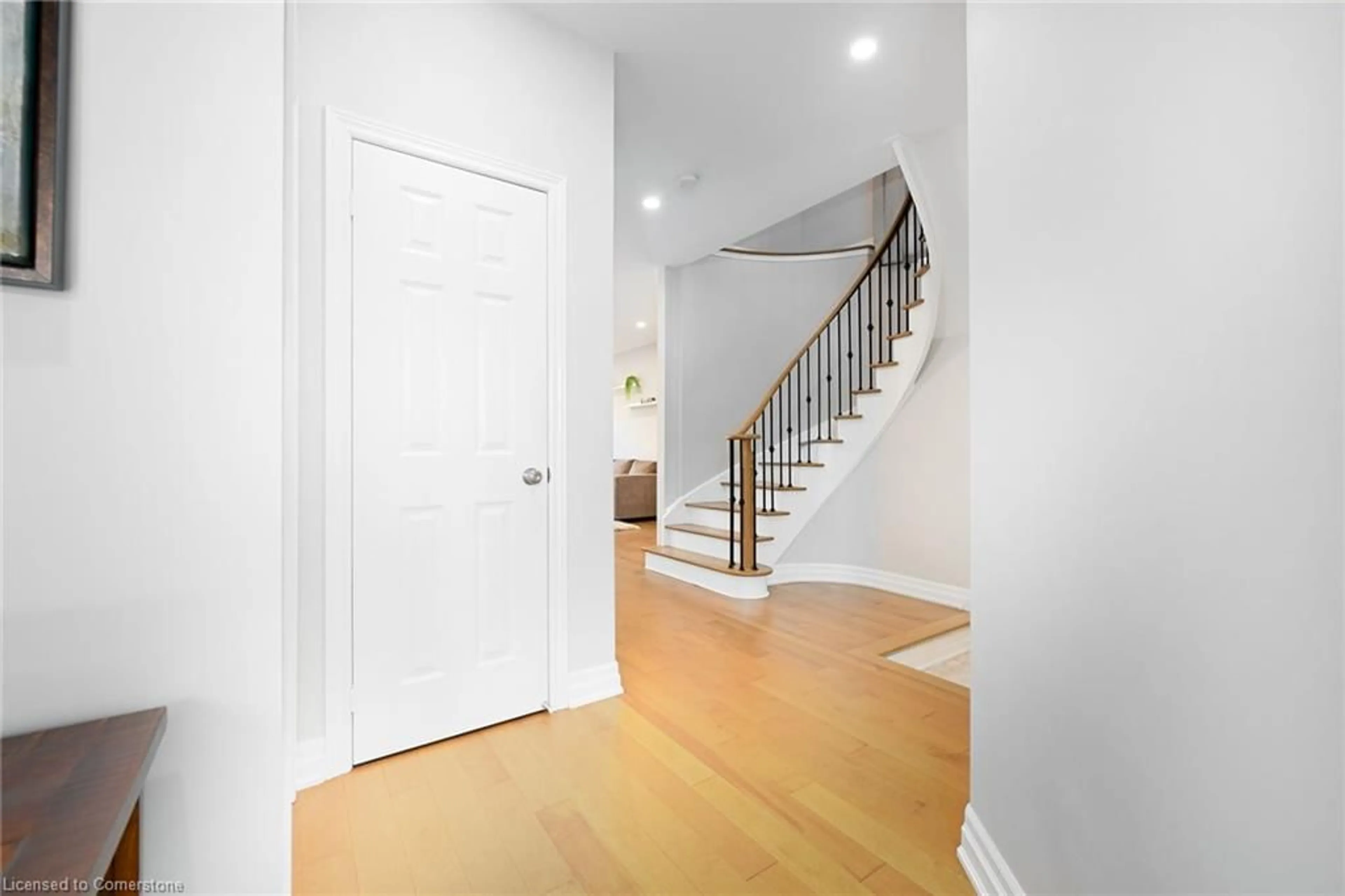 Indoor entryway for 5847 Terrapark Trail, Mississauga Ontario L5M 6S1