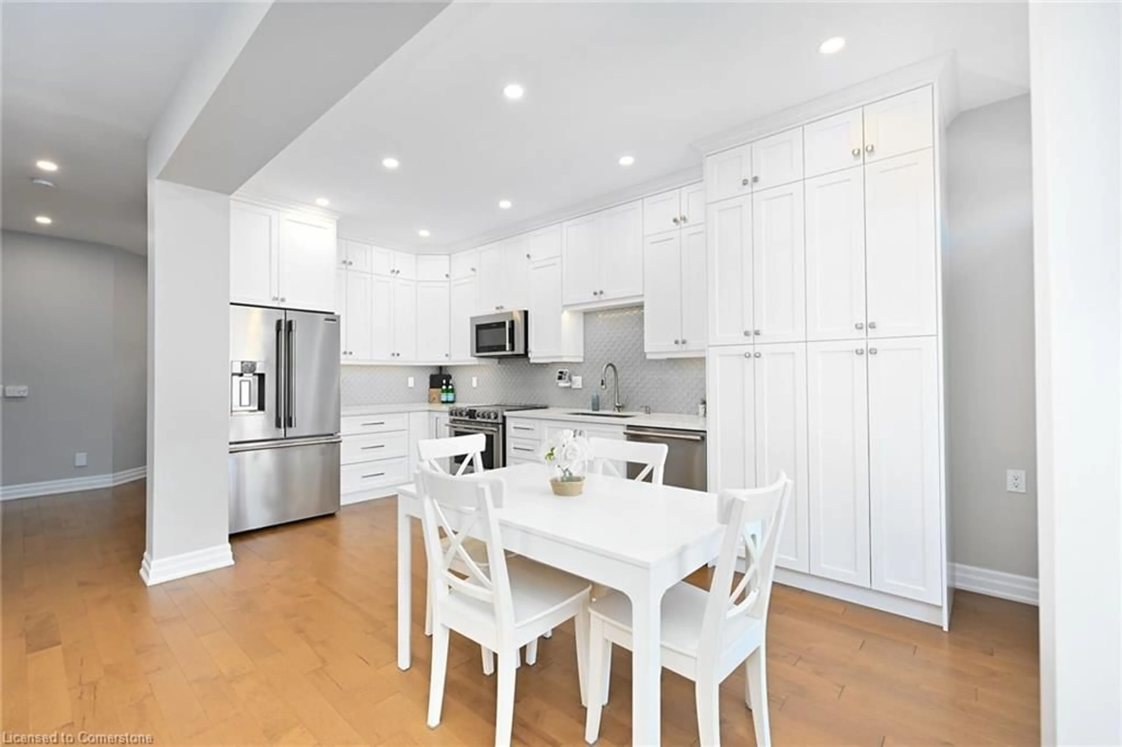 Open concept kitchen, unknown for 5847 Terrapark Trail, Mississauga Ontario L5M 6S1