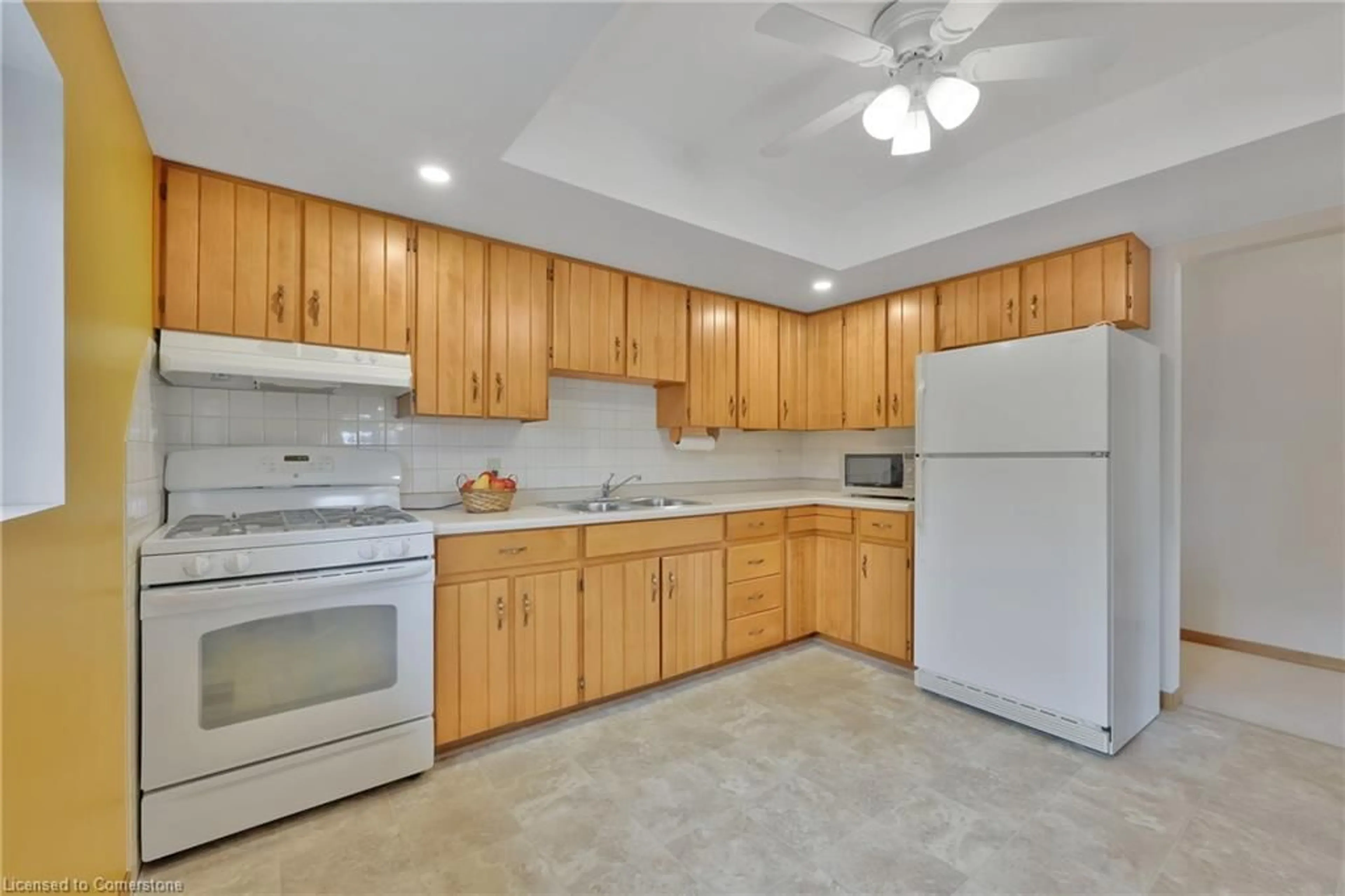Standard kitchen, unknown for 10 Russell St, Waterford Ontario N0E 1Y0