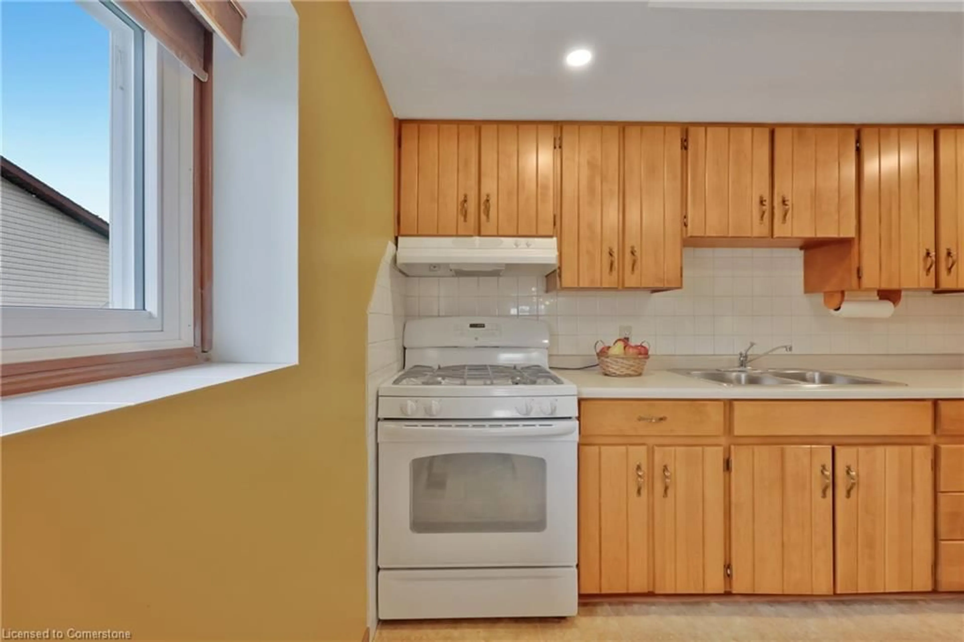 Standard kitchen, unknown for 10 Russell St, Waterford Ontario N0E 1Y0