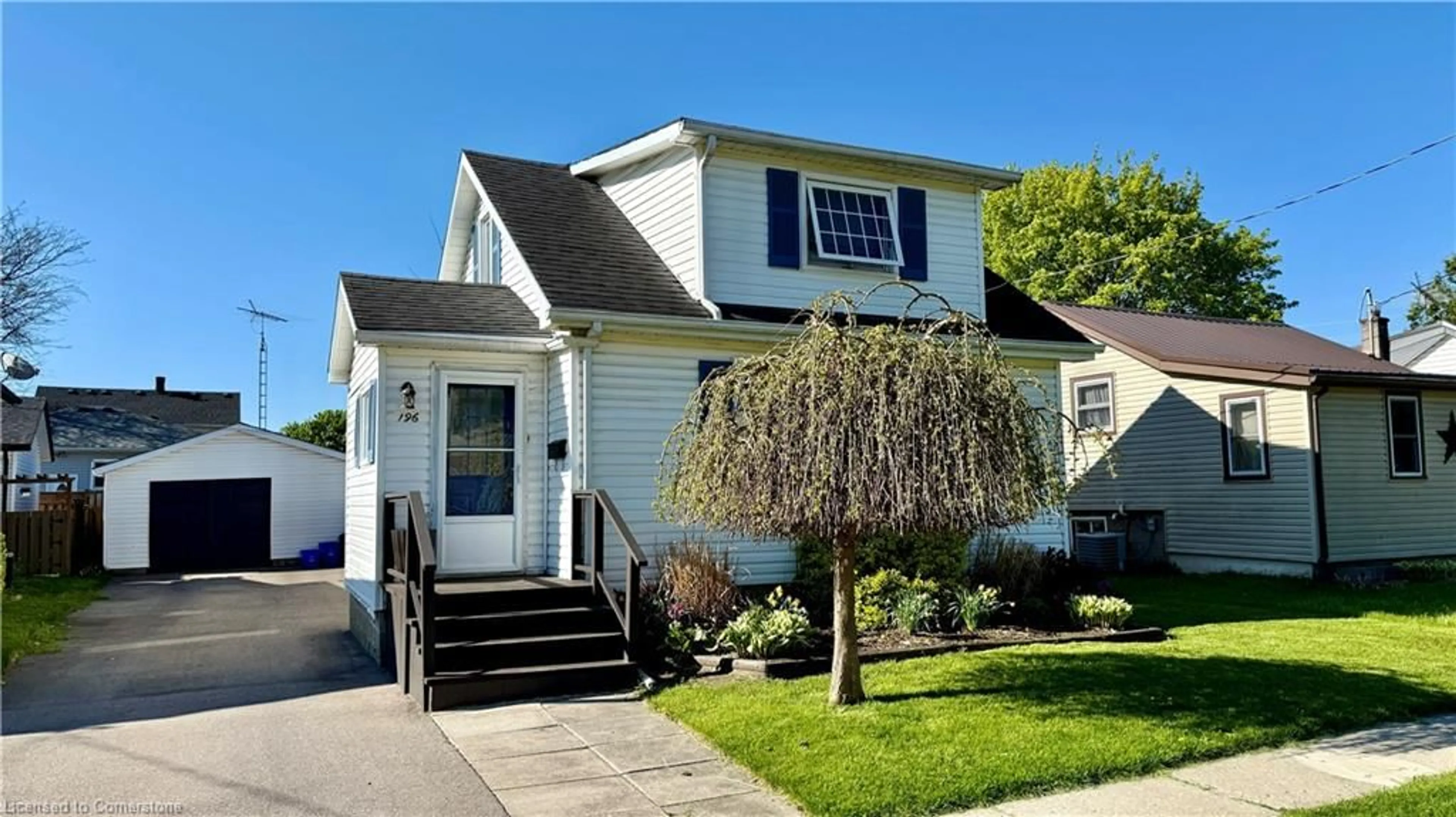 Home with vinyl exterior material, street for 196 Windham St, Simcoe Ontario N3Y 2L3