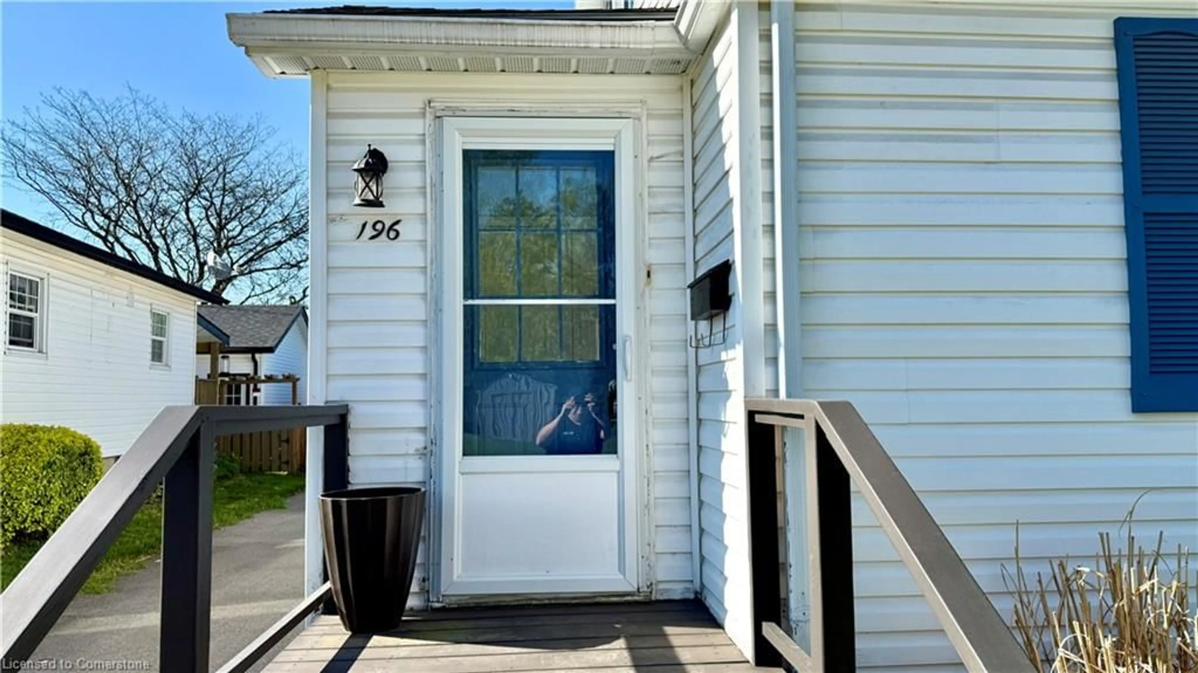 Indoor entryway for 196 Windham St, Simcoe Ontario N3Y 2L3