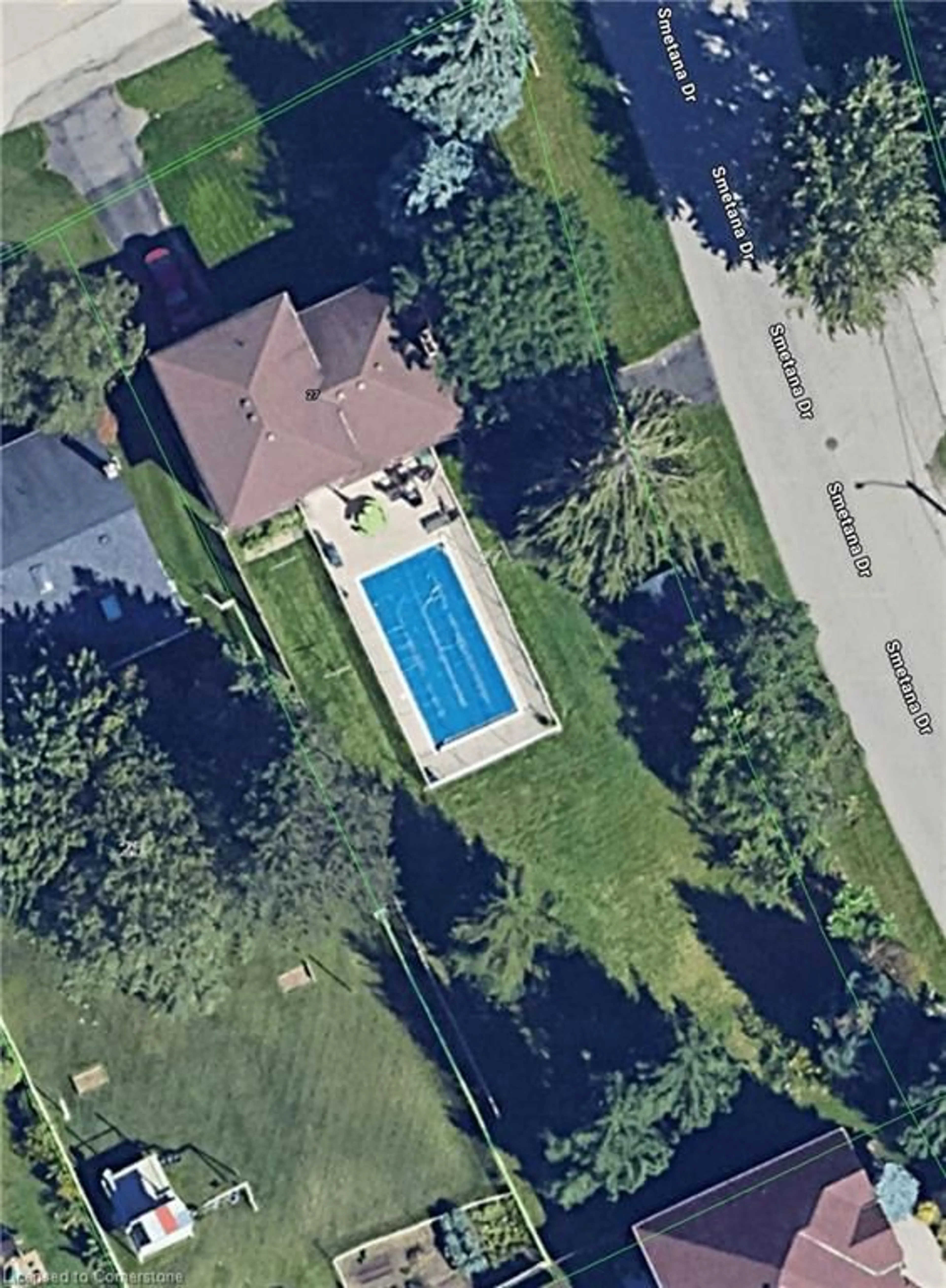 Pool for 27 Sunrise Dr, Kitchener Ontario N2B 3B3