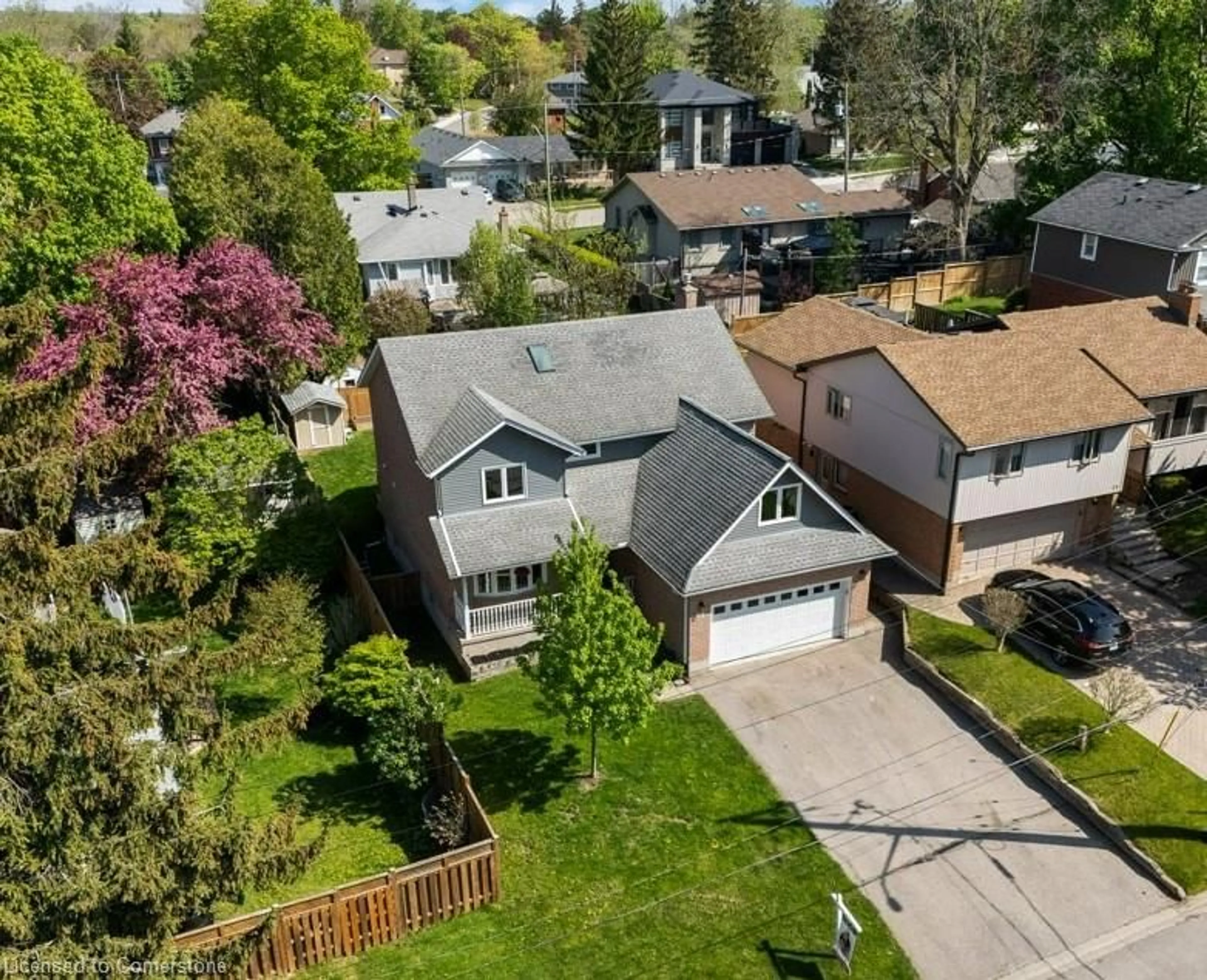 A pic from outside/outdoor area/front of a property/back of a property/a pic from drone, street for 69 Mulberry Dr, Cambridge Ontario N3C 3S9