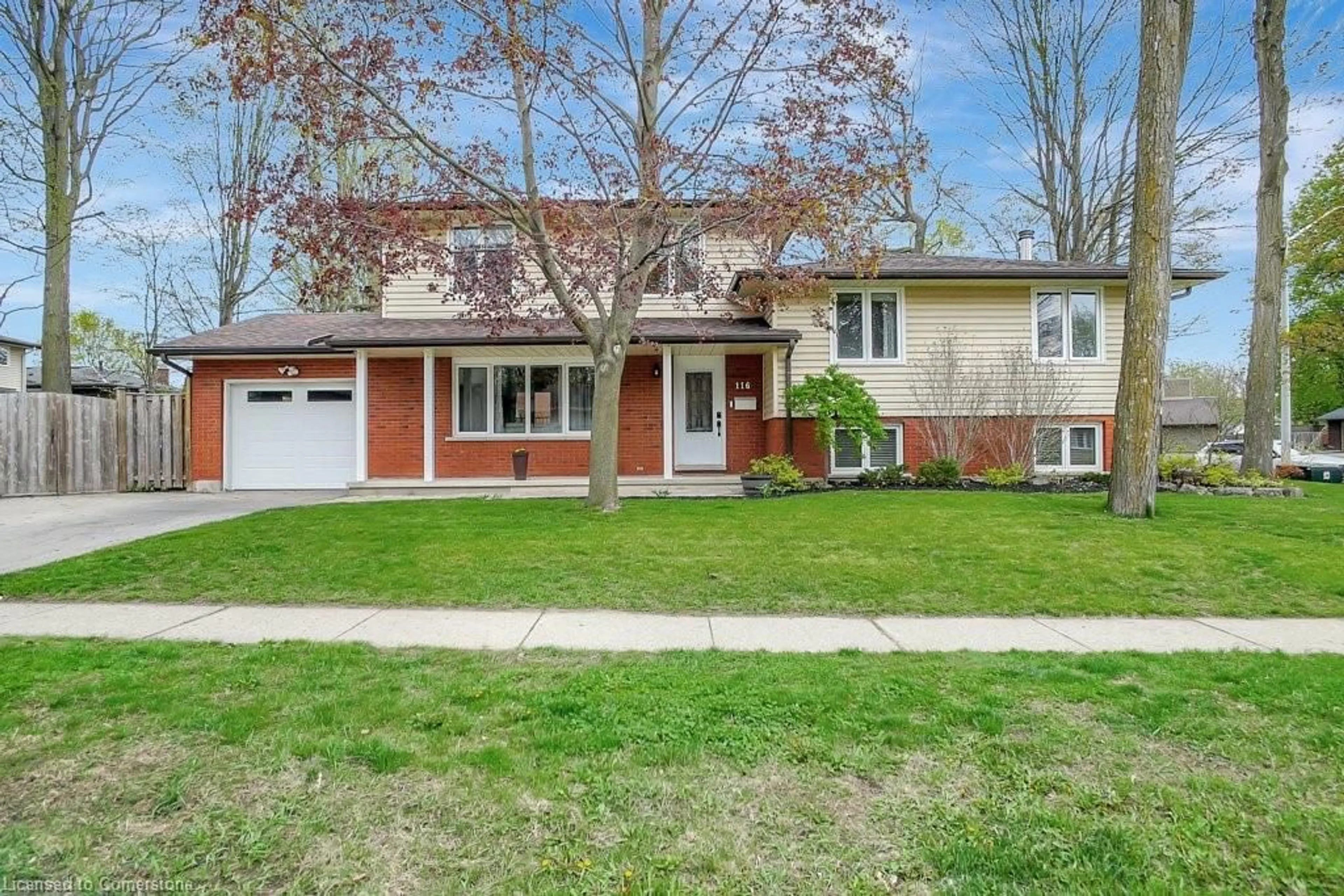 Home with vinyl exterior material, street for 116 Gunn Ave, Cambridge Ontario N3C 2Z6