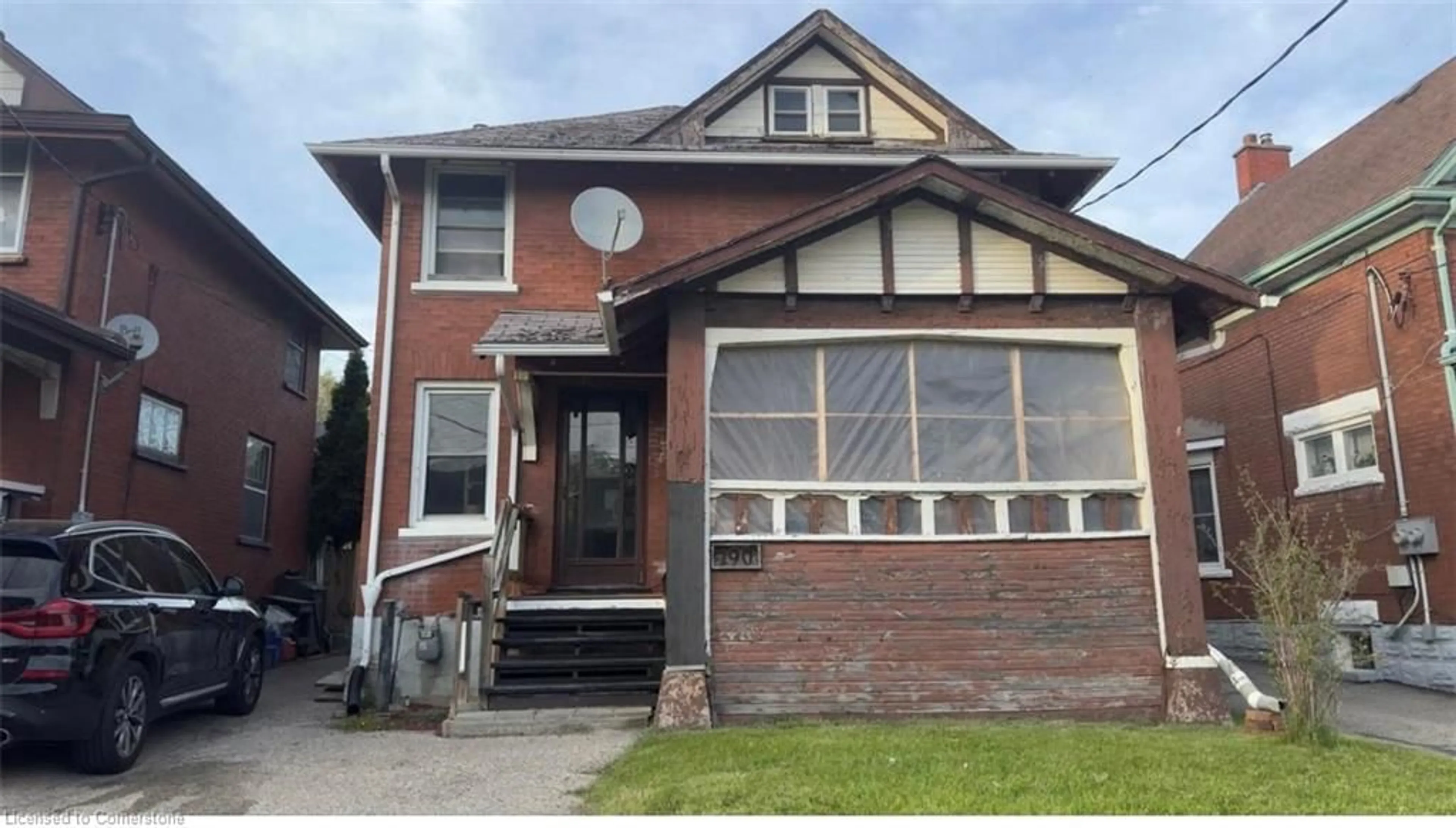 Home with brick exterior material, street for 190 Courtland Ave, Kitchener Ontario N2G 2V4