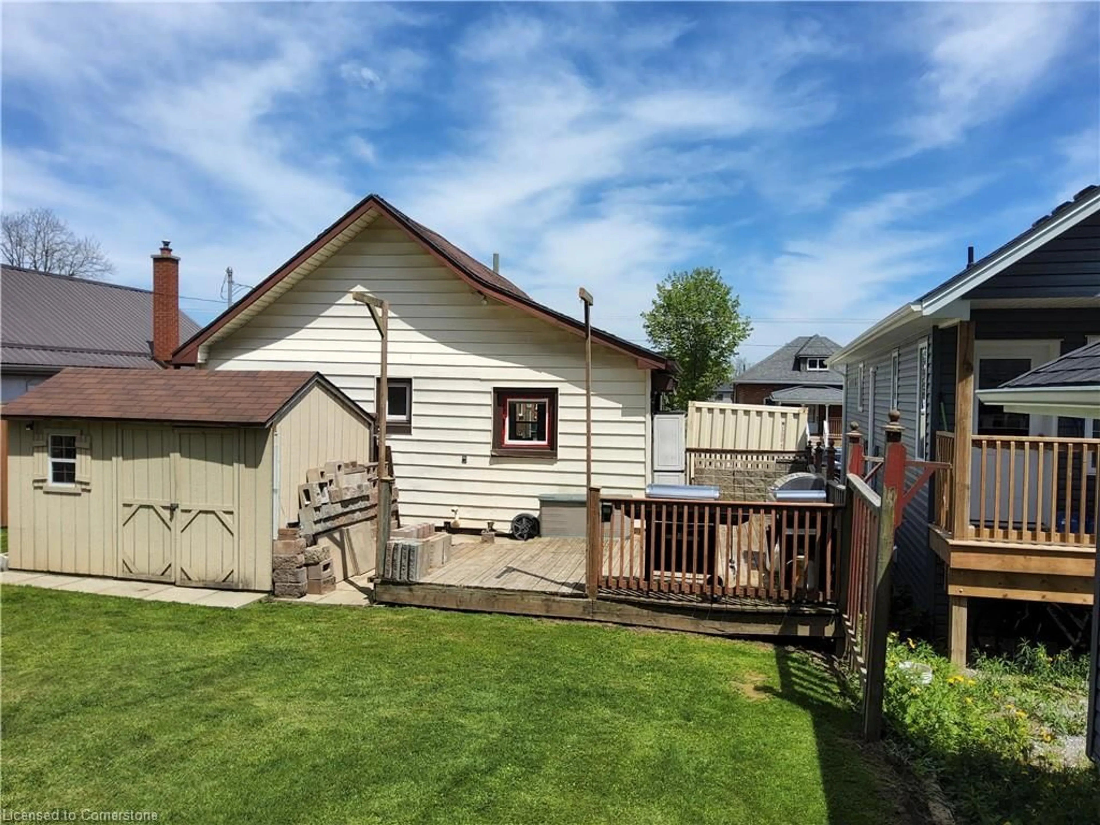 A pic from outside/outdoor area/front of a property/back of a property/a pic from drone, street for 170 Queen St, Simcoe Ontario N3Y 3C6