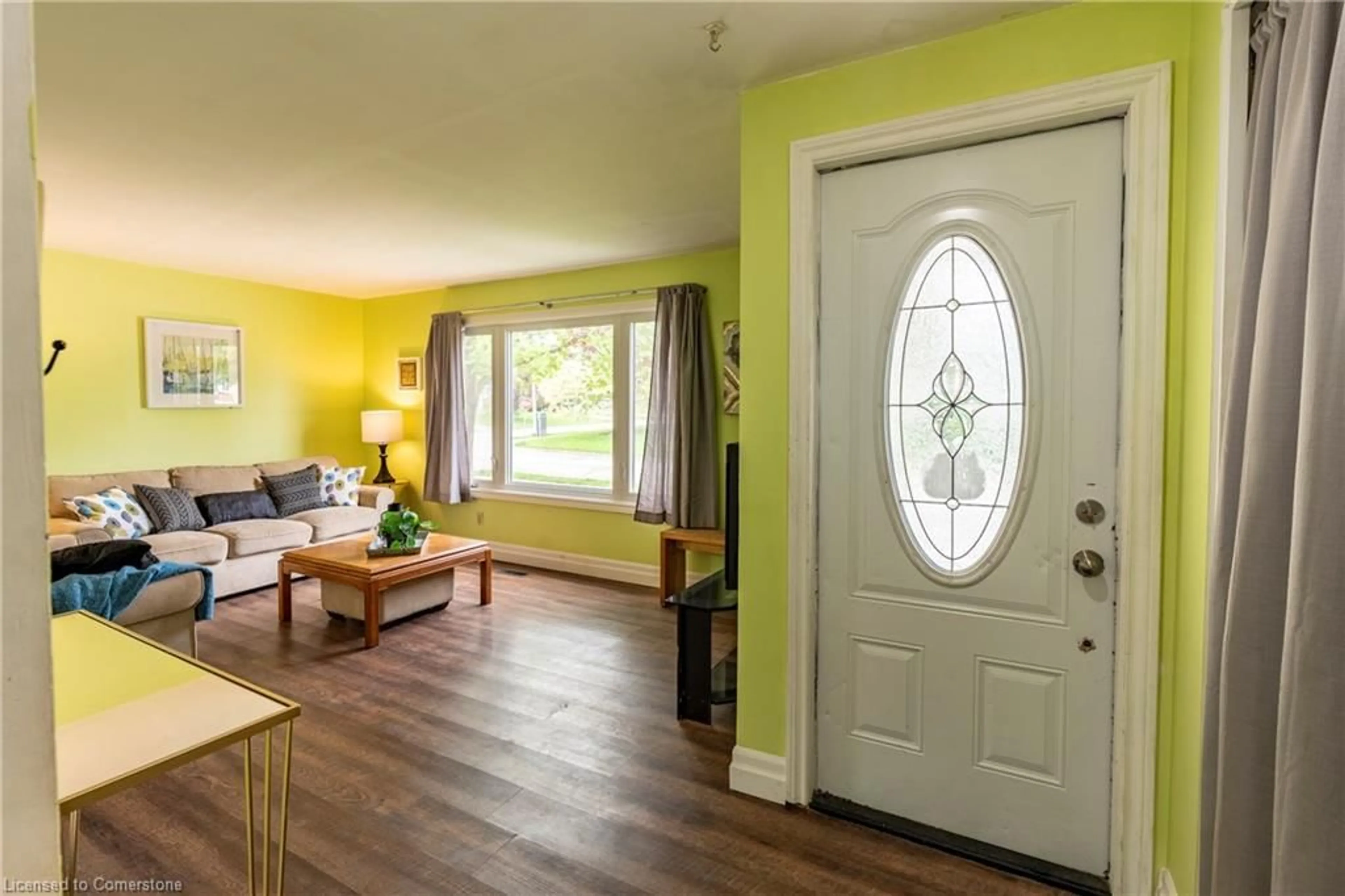 Indoor entryway for 3 Oak Dr, Elmira Ontario N3B 1X5