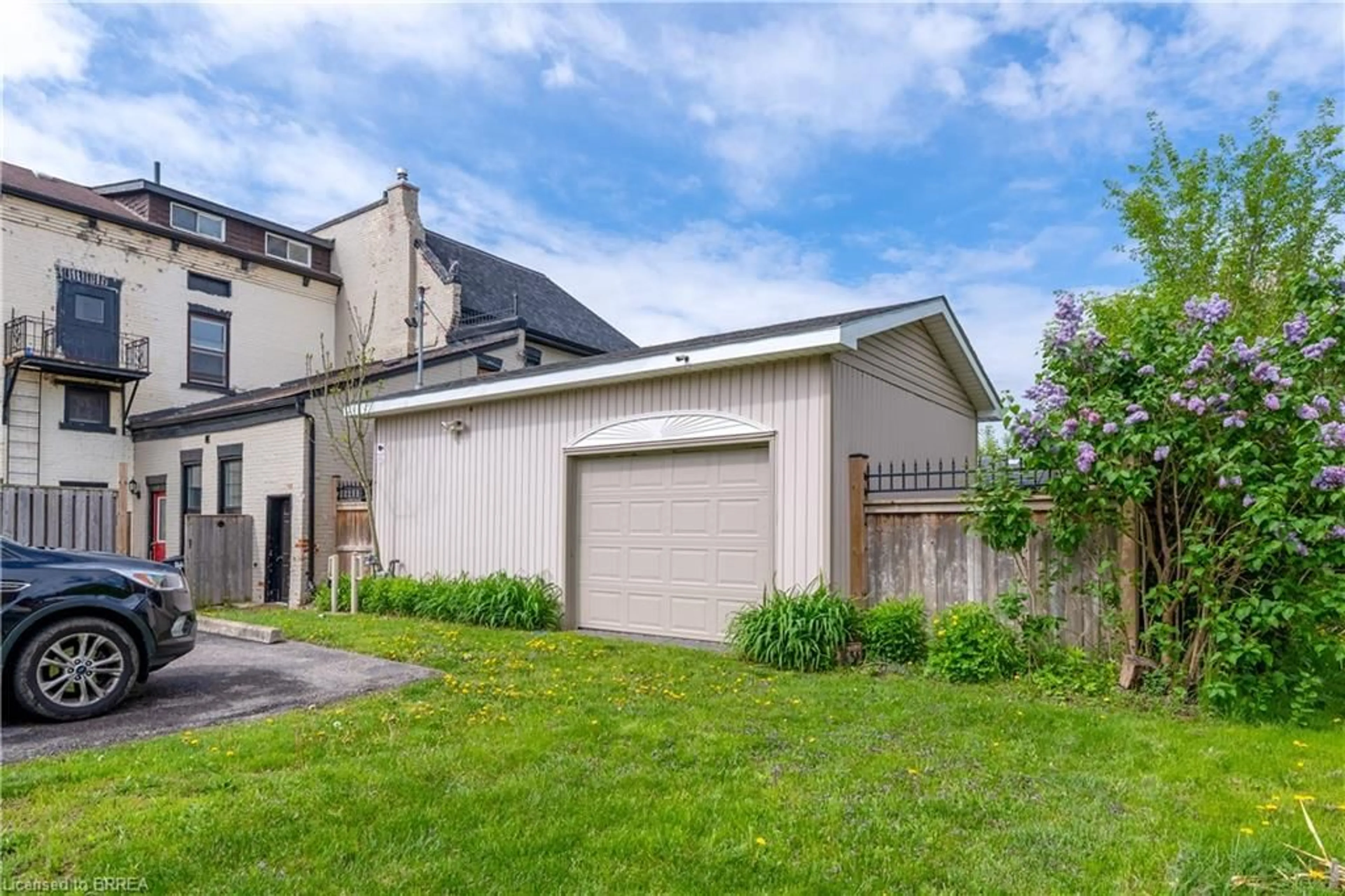 Shed for 220 Nelson St, Brantford Ontario N3S 4C1