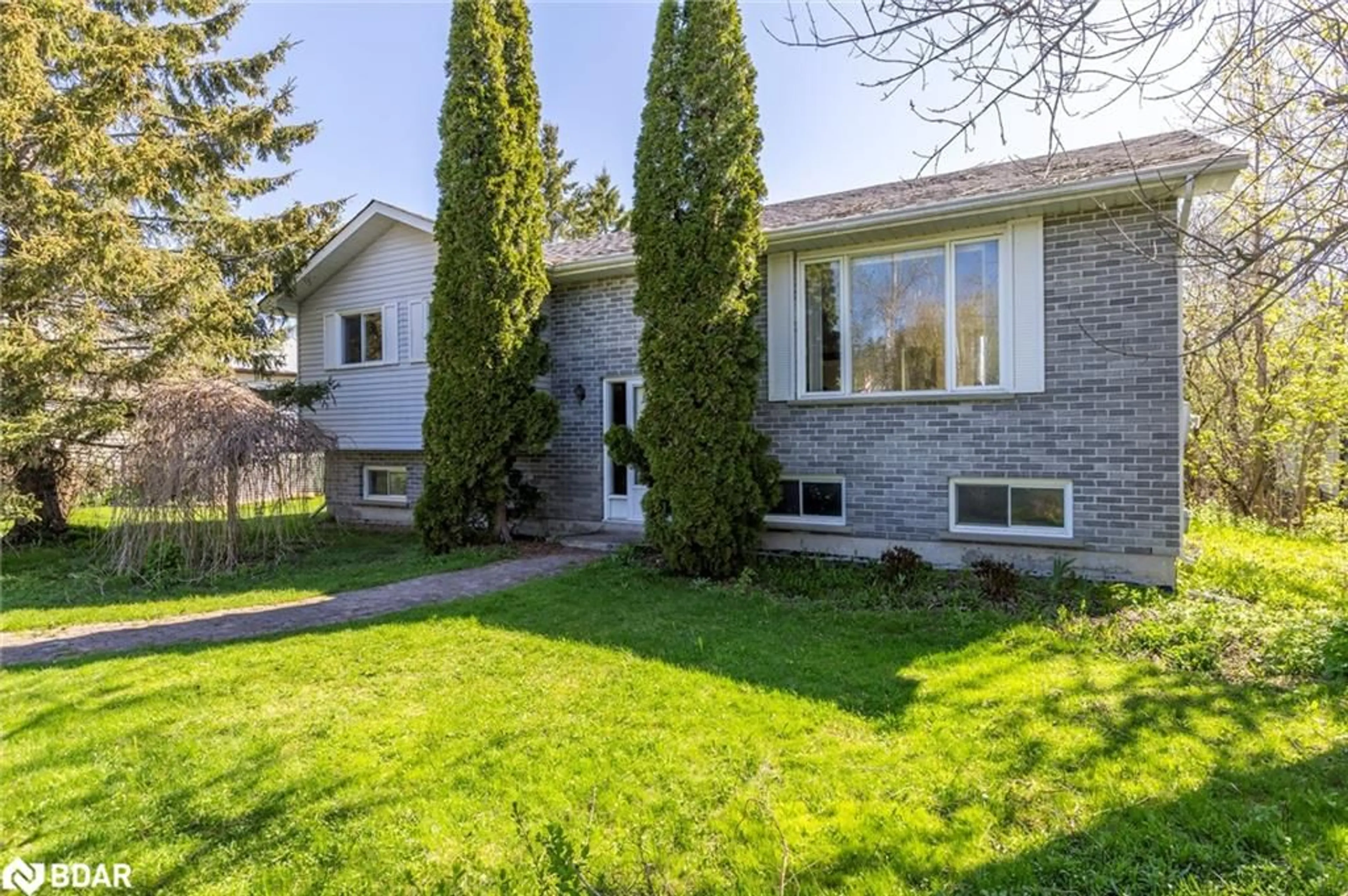 Home with brick exterior material, street for 40 Clearview Dr, Omemee Ontario K0L 2W0
