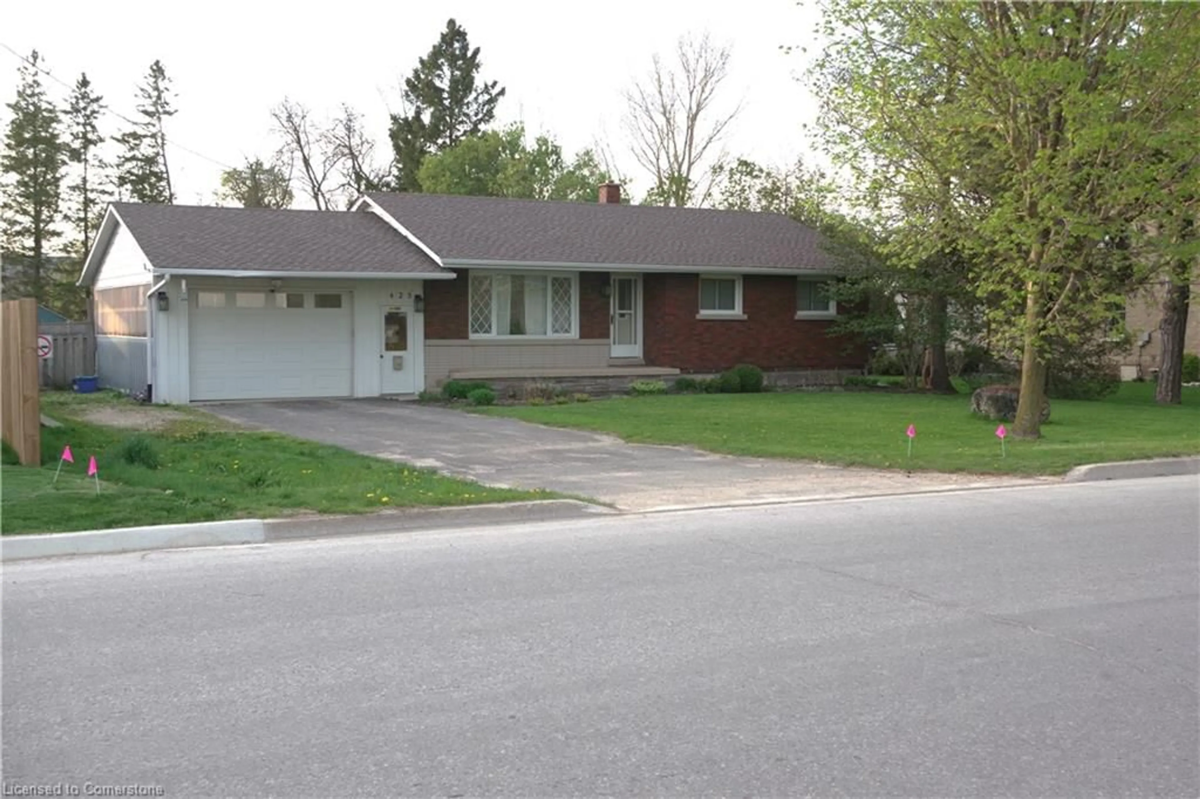 Unknown for 425 Wellington St, Mount Forest Ontario N0G 2L2