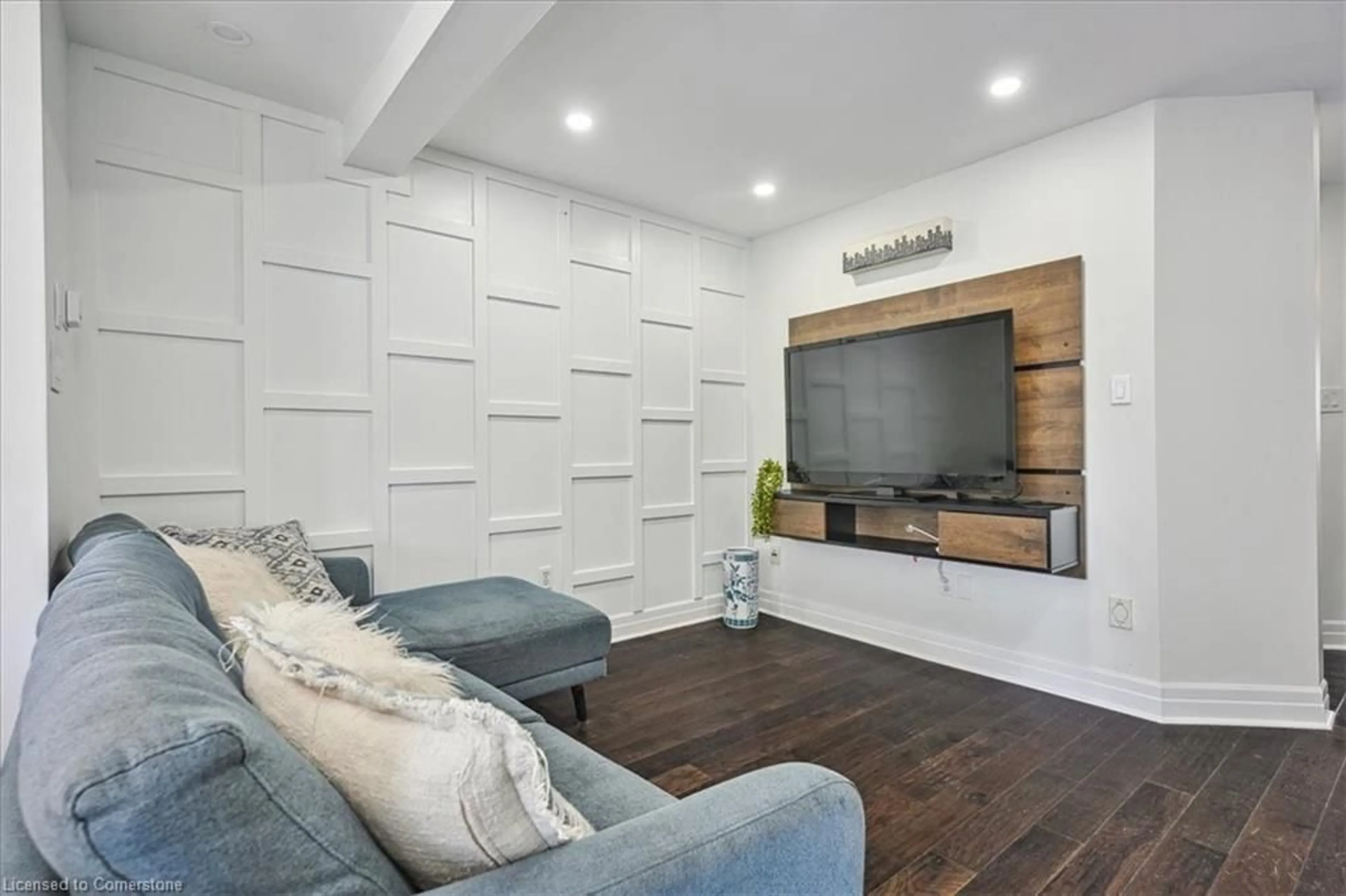 Home theater for 2920 Headon Forest Dr #2, Burlington Ontario L7M 4H1
