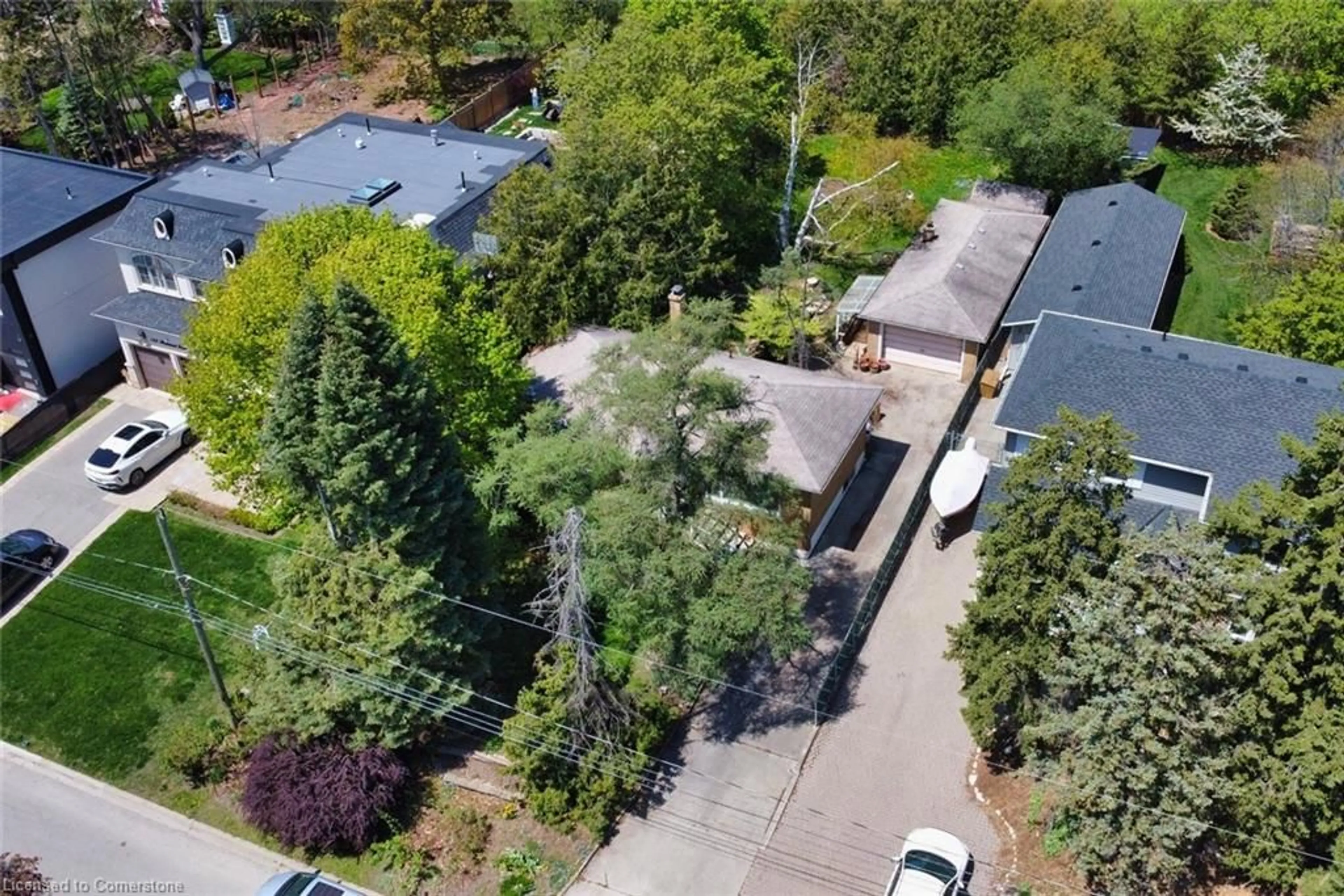 A pic from outside/outdoor area/front of a property/back of a property/a pic from drone, unknown for 177 Richmond Rd, Oakville Ontario L6H 1L8