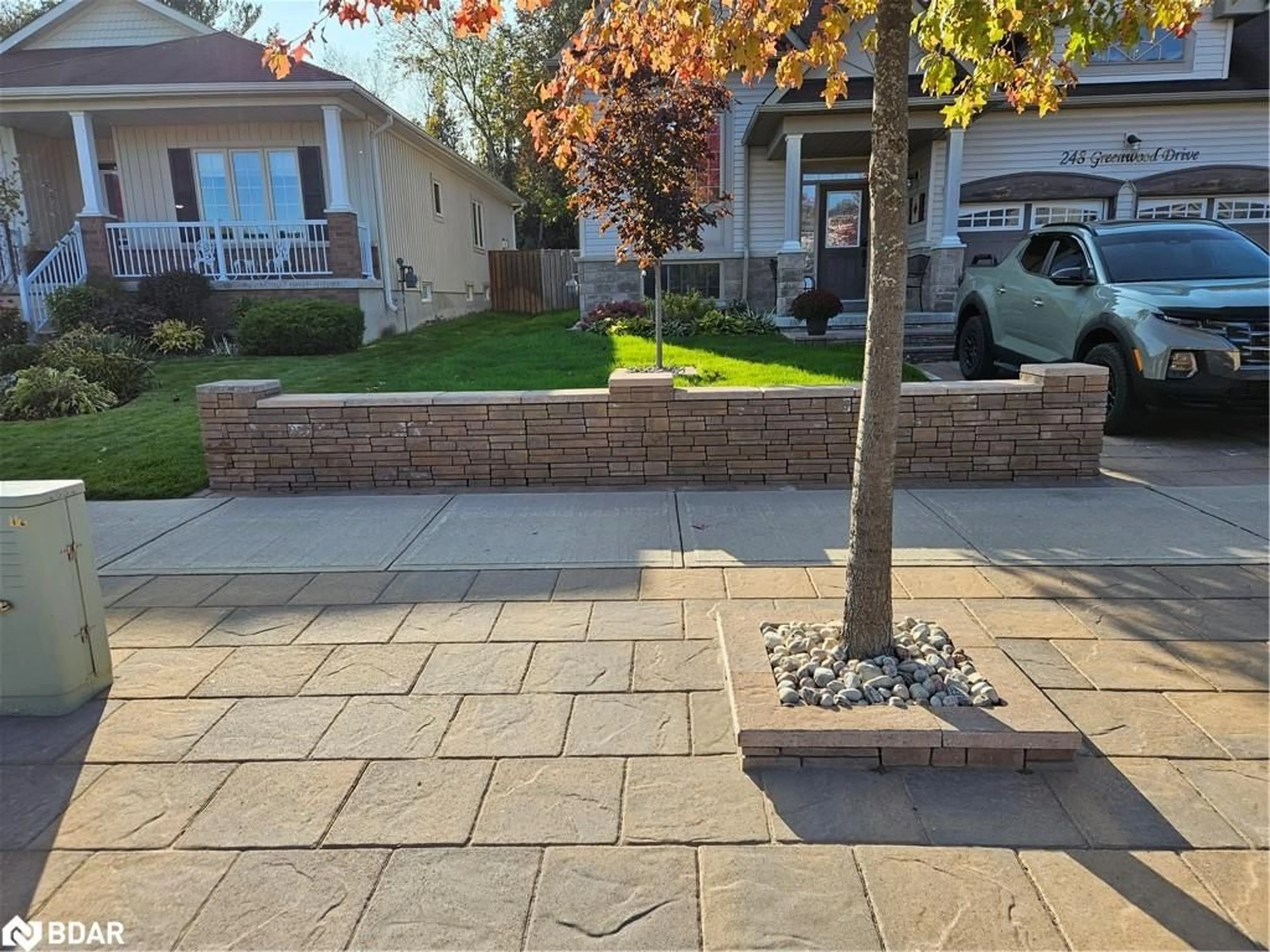 Patio, street for 248 Greenwood Dr, Angus Ontario L3W 0E9